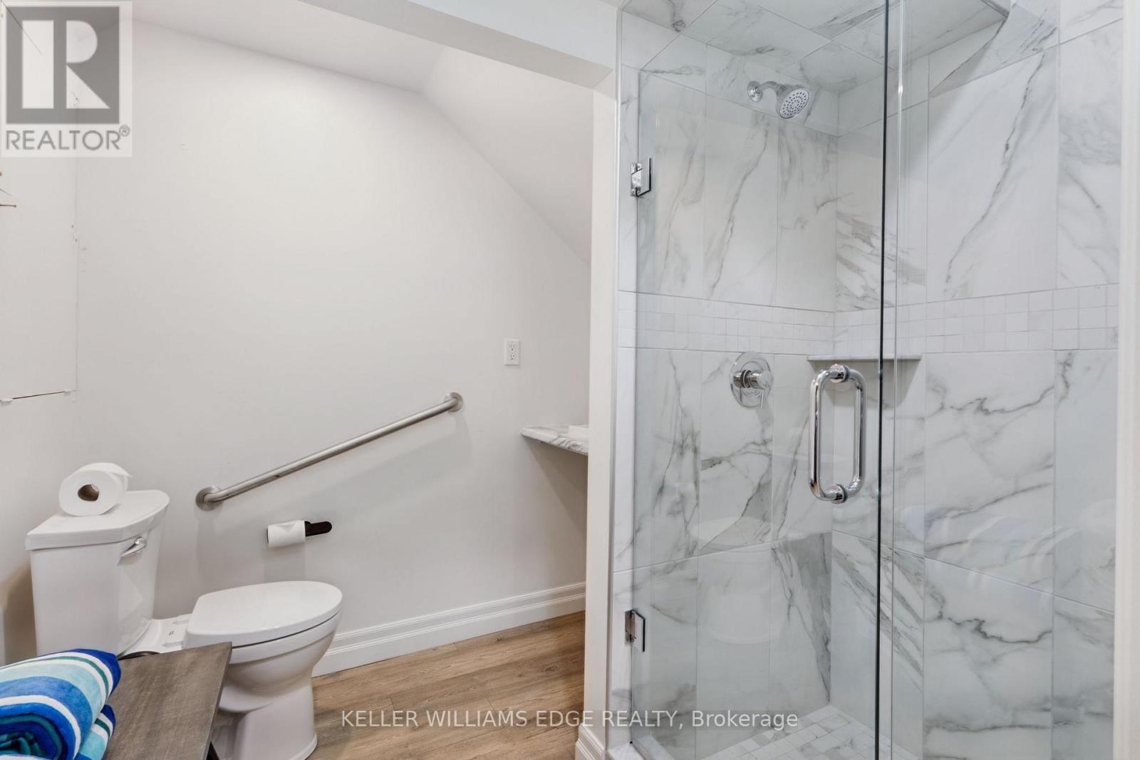 21 Kerman Avenue, Grimsby, ON - Indoor Photo Showing Bathroom