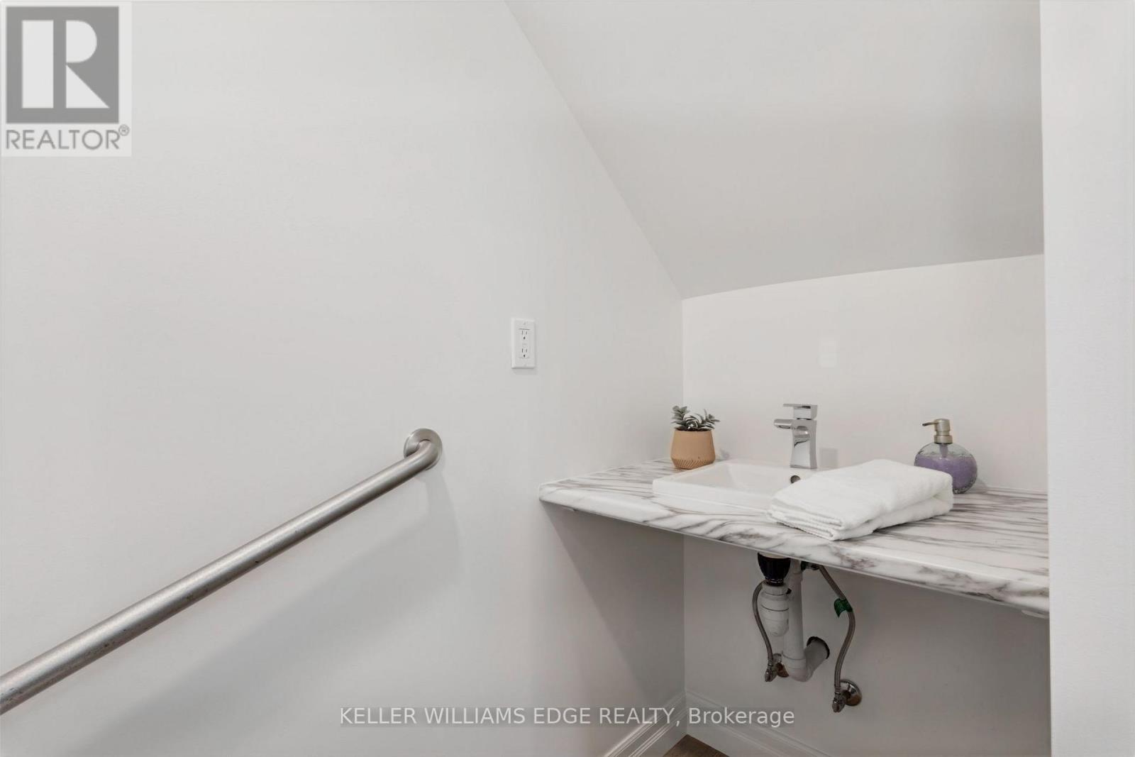 21 Kerman Avenue, Grimsby, ON - Indoor Photo Showing Other Room