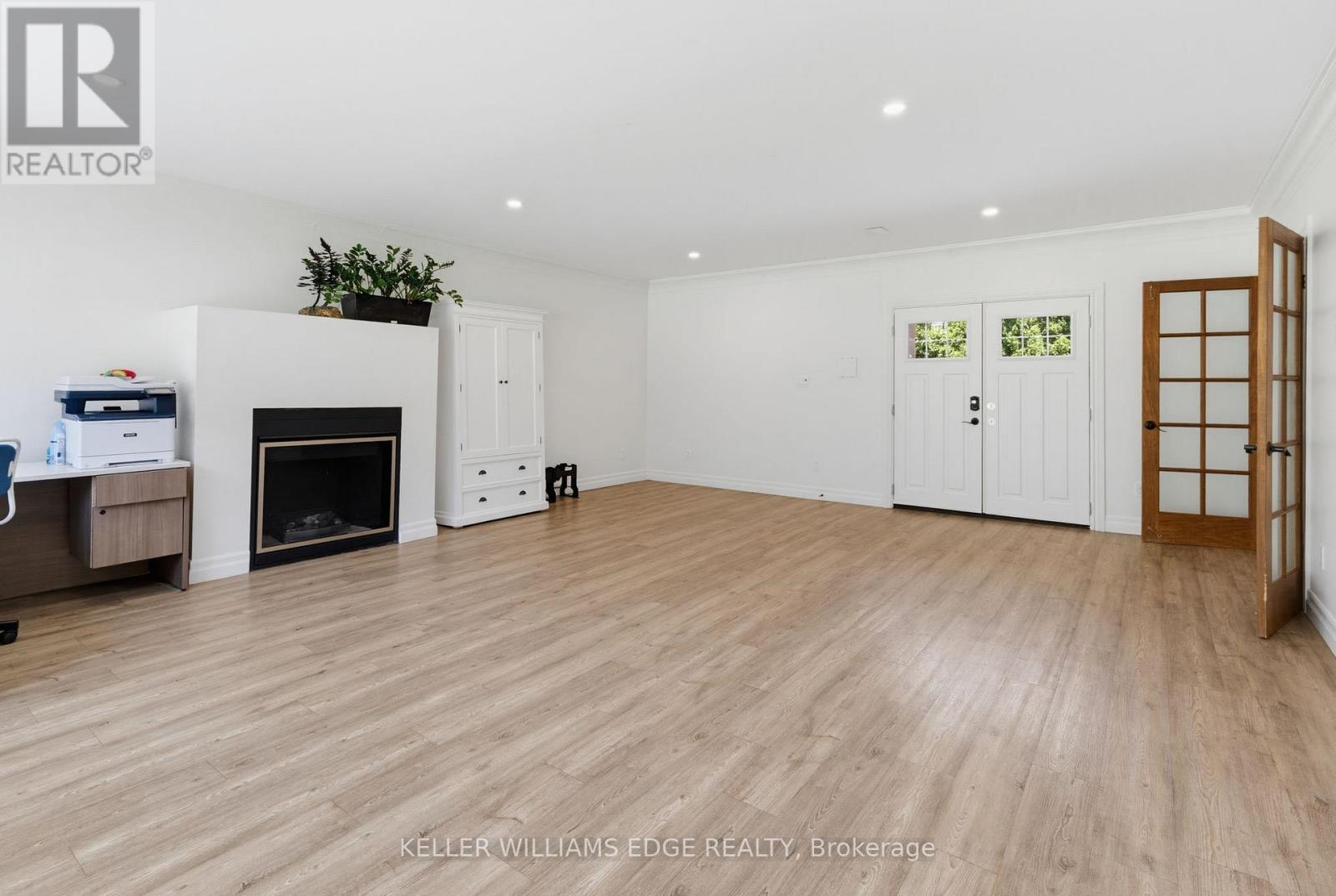 21 Kerman Avenue, Grimsby, ON - Indoor With Fireplace
