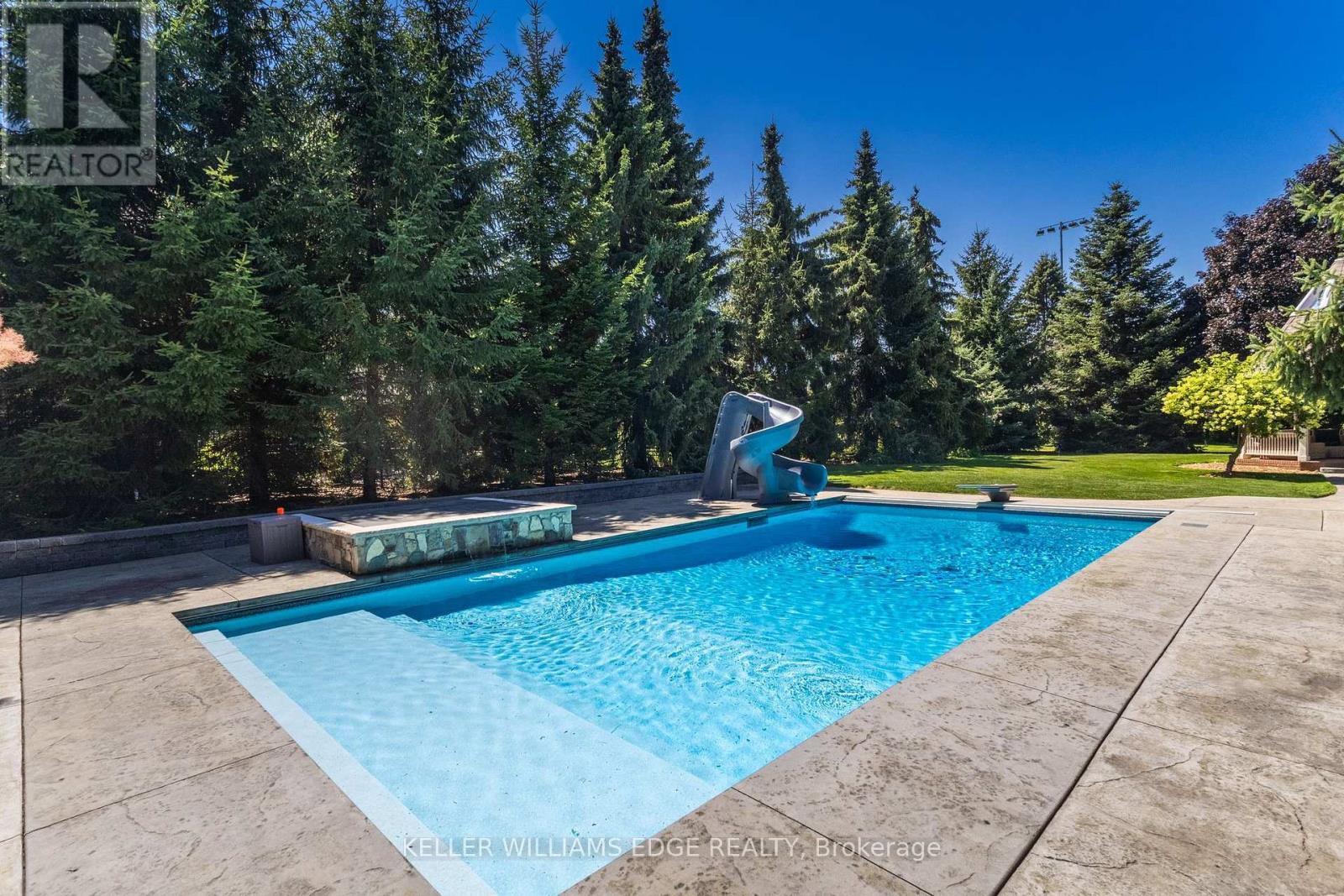 21 Kerman Avenue, Grimsby, ON - Outdoor With In Ground Pool With Backyard