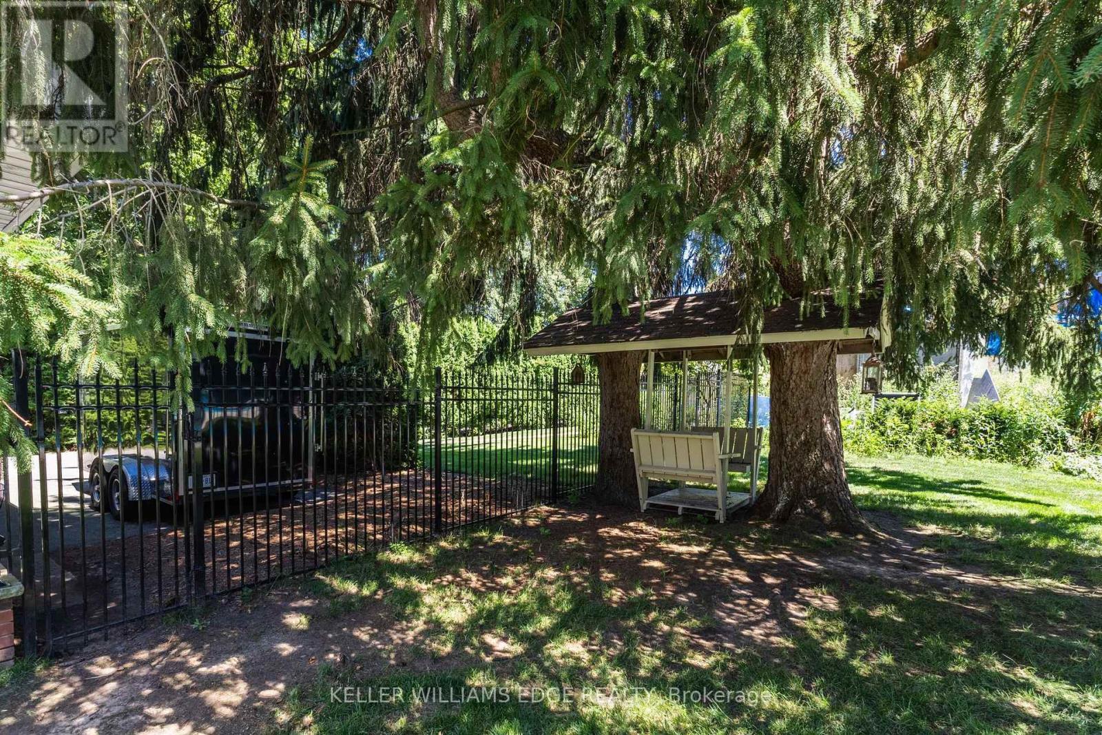 21 Kerman Avenue, Grimsby, ON - Outdoor