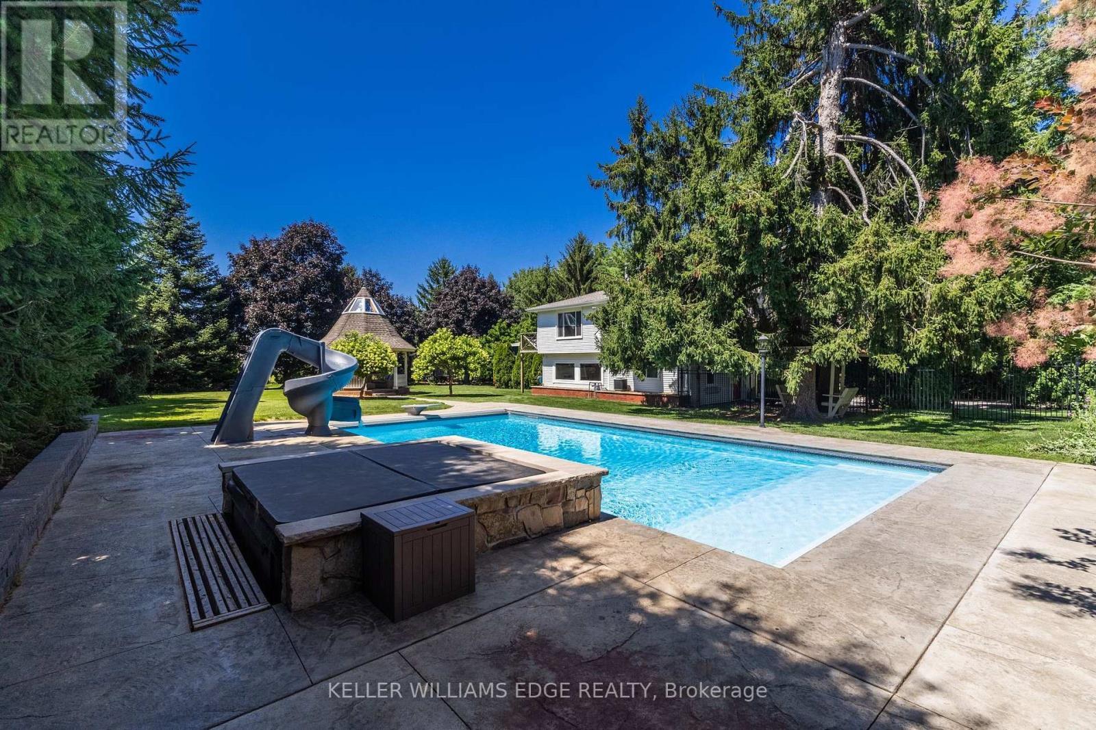 21 Kerman Avenue, Grimsby, ON - Outdoor With In Ground Pool With Backyard