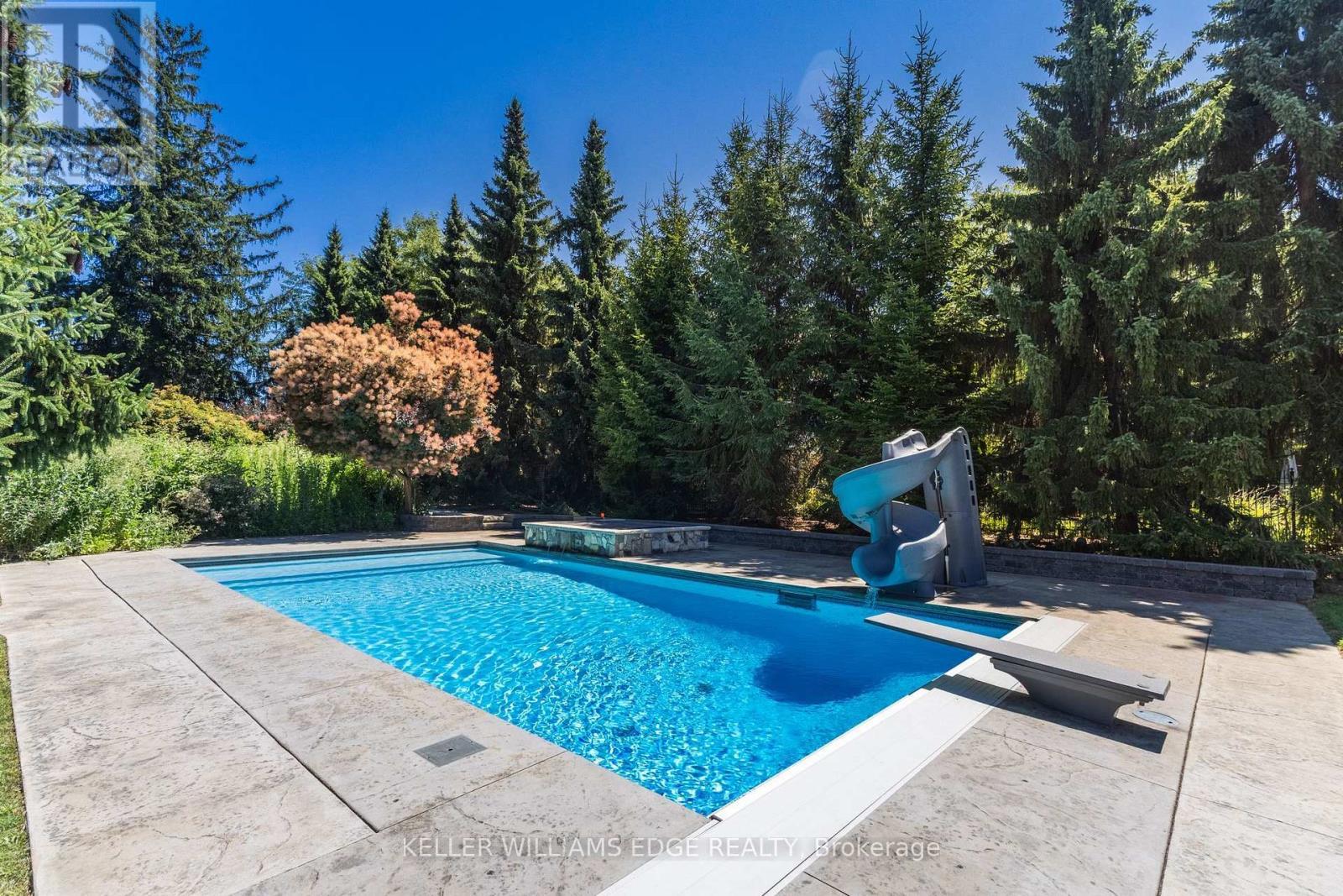 21 Kerman Avenue, Grimsby, ON - Outdoor With In Ground Pool With Backyard