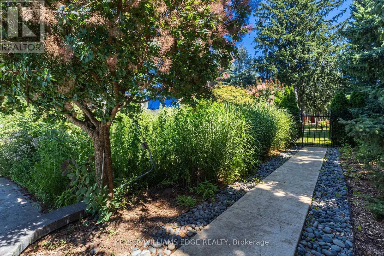 21 Kerman Avenue, Grimsby, ON - Outdoor