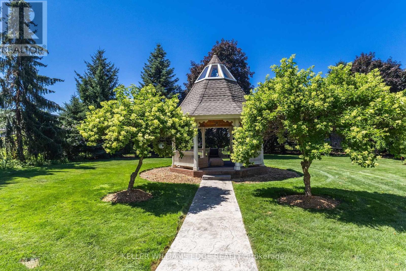 21 Kerman Avenue, Grimsby, ON - Outdoor