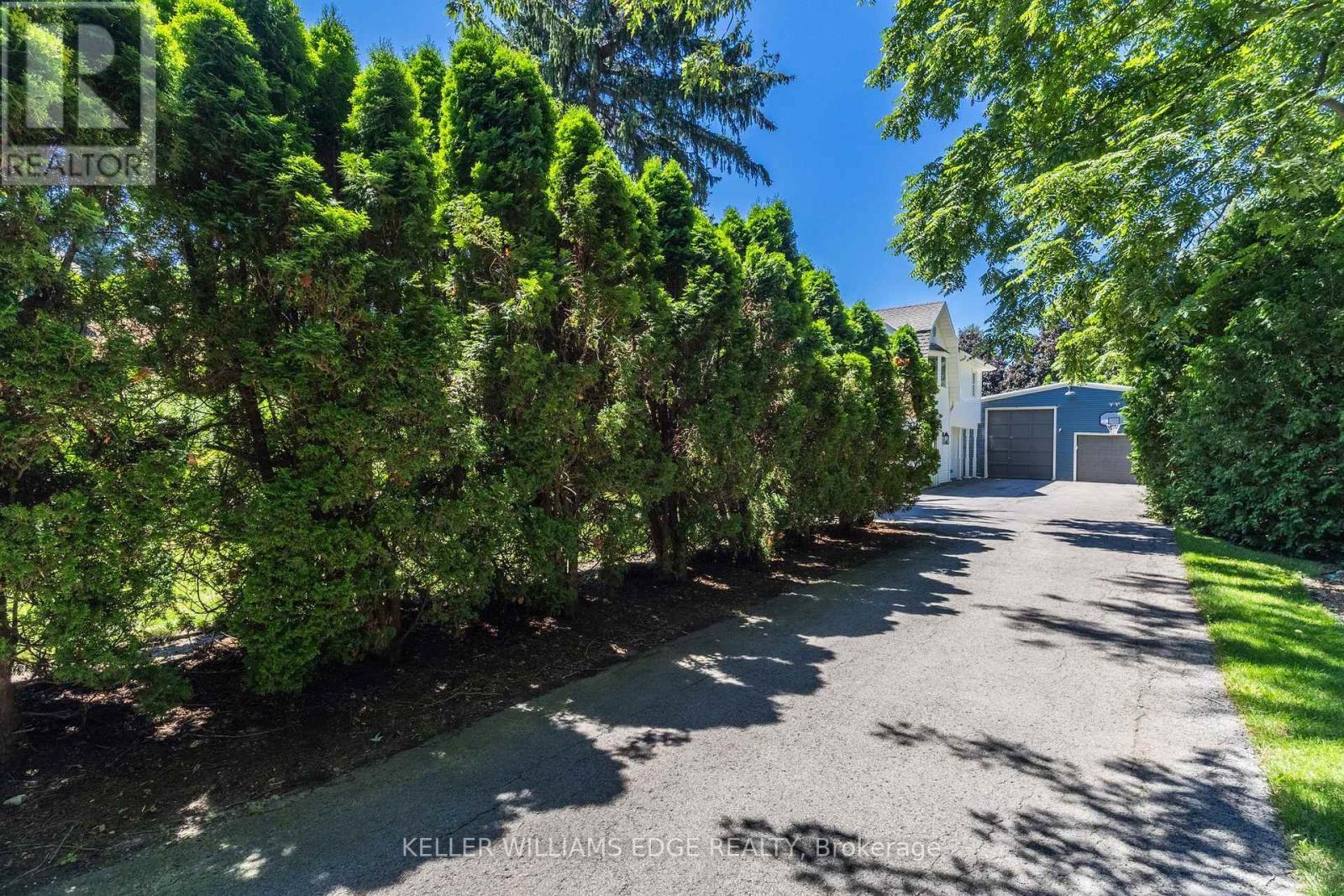 21 Kerman Avenue, Grimsby, ON - Outdoor