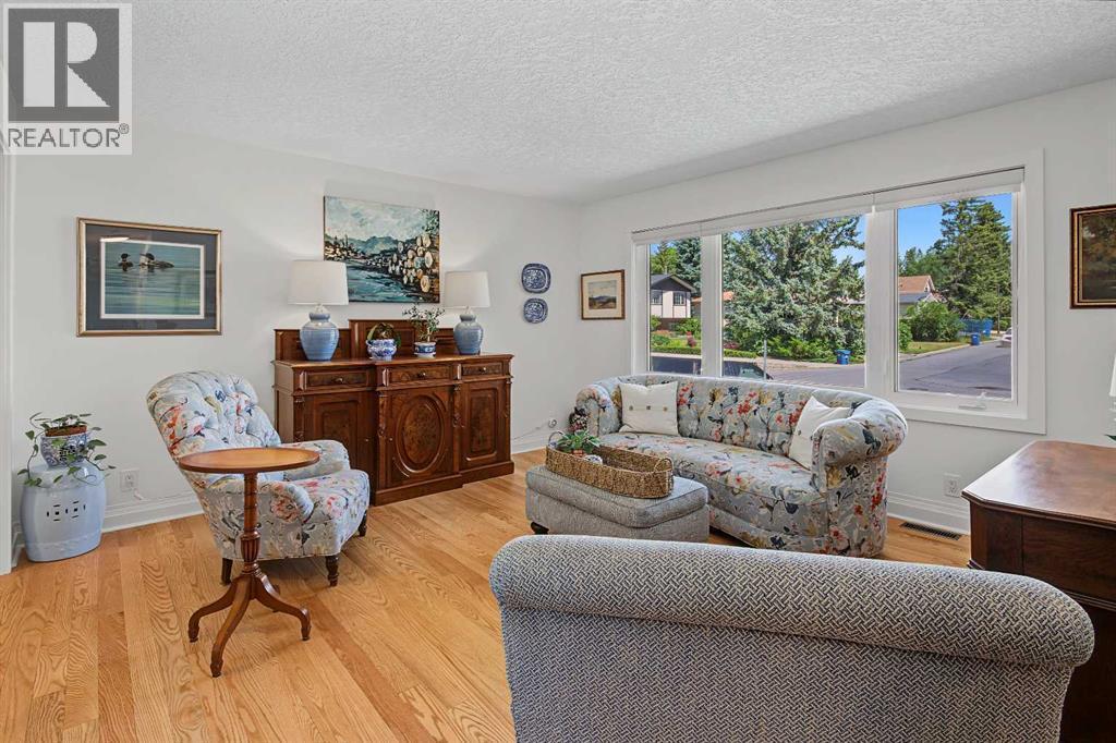 5523 Dalhart Road Nw, Calgary, AB