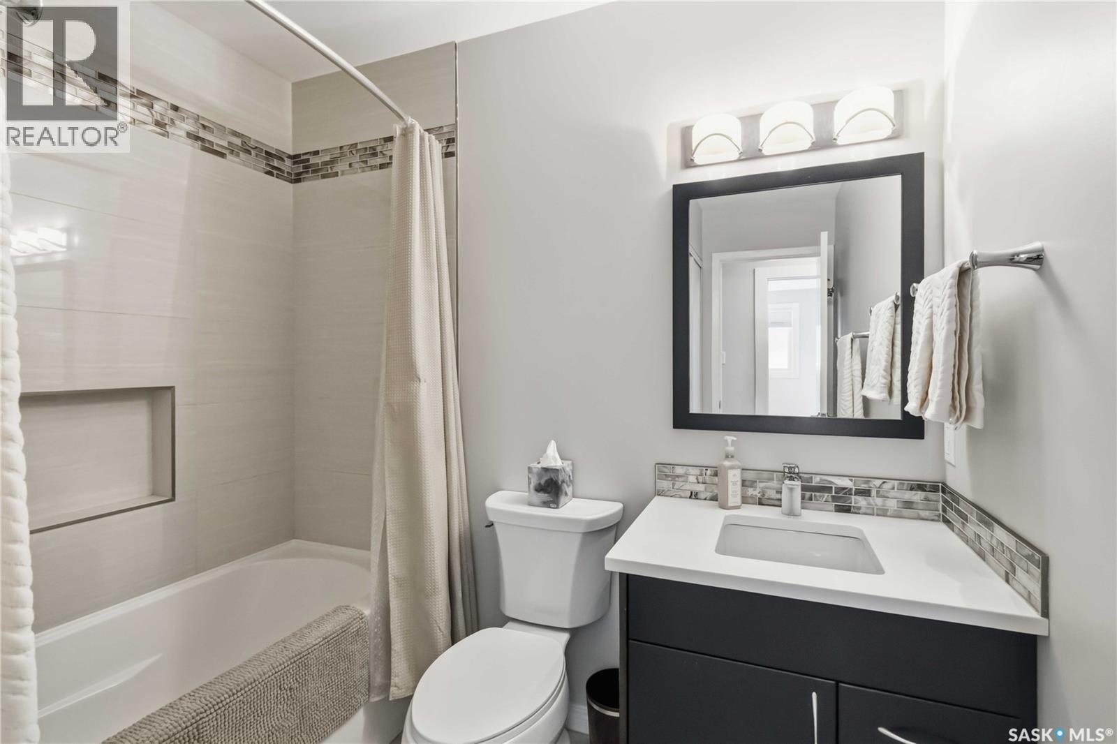 122 Assiniboine Drive, Saskatoon, SK - Indoor Photo Showing Bathroom