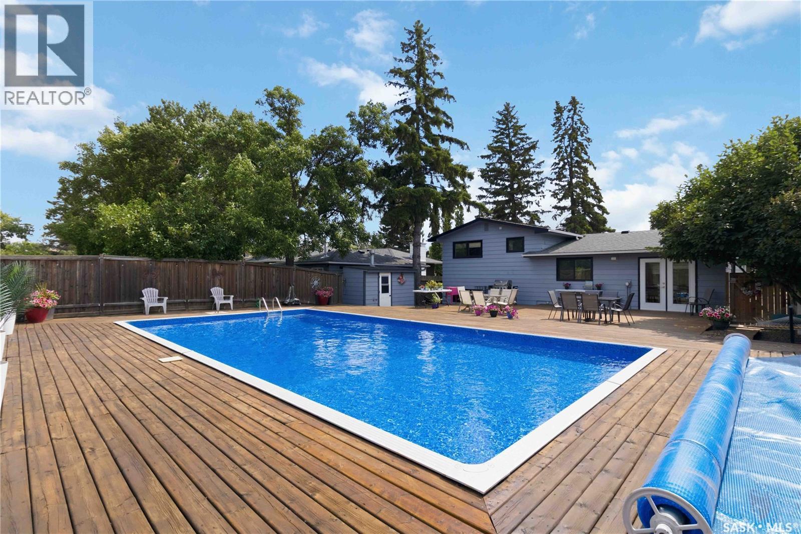 122 Assiniboine Drive, Saskatoon, SK - Outdoor With In Ground Pool With Backyard