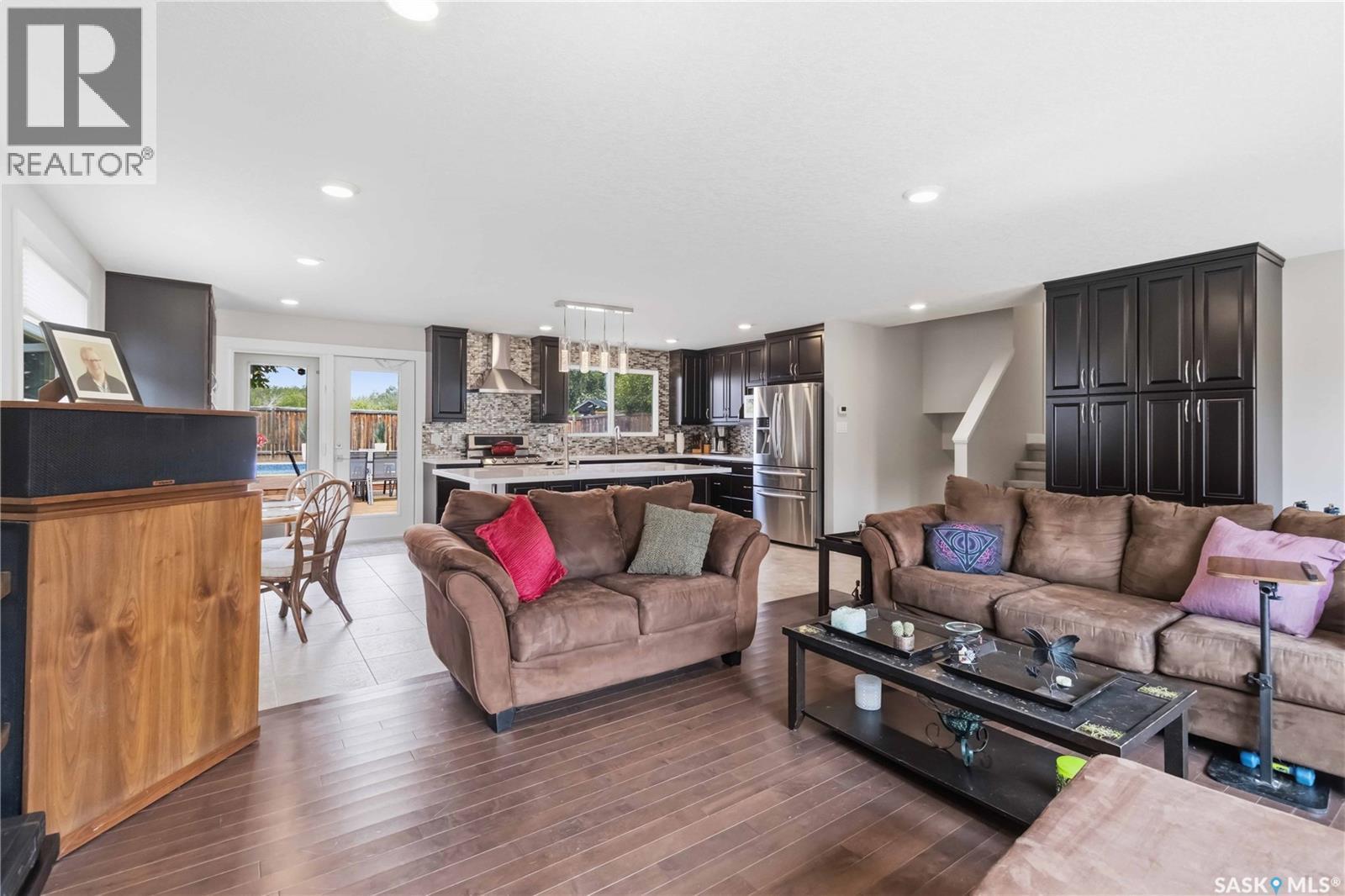 122 Assiniboine Drive, Saskatoon, SK - Indoor Photo Showing Living Room