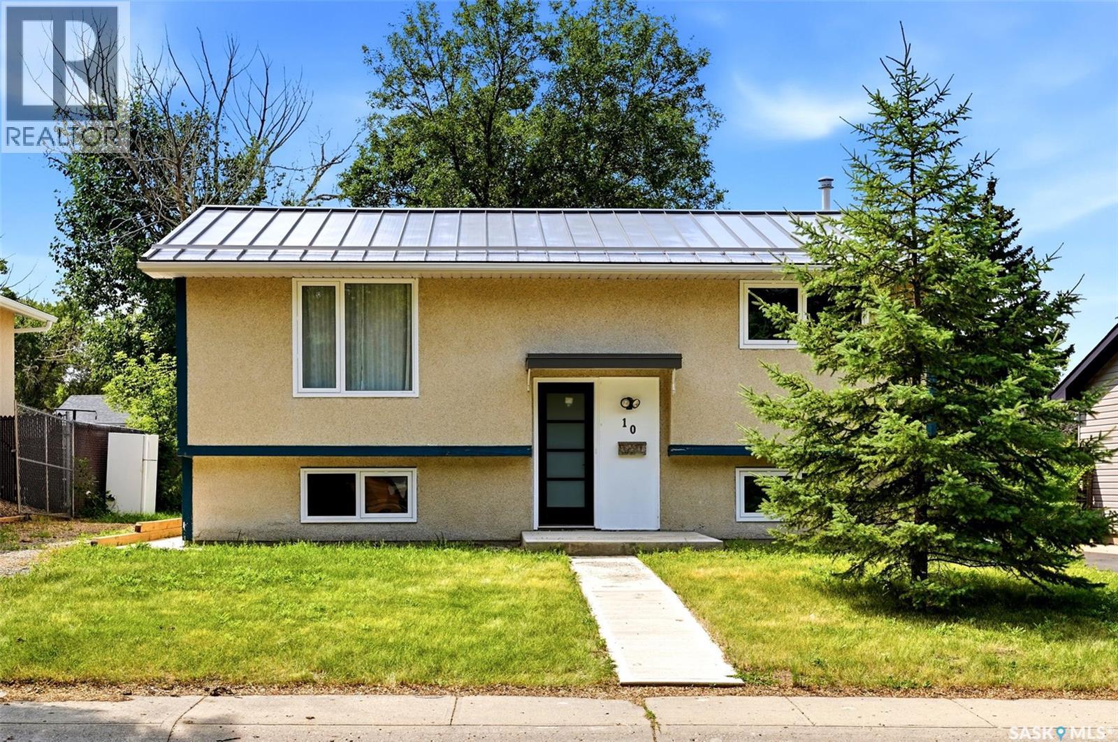 10 Osborne Crescent, Regina, SK - Outdoor