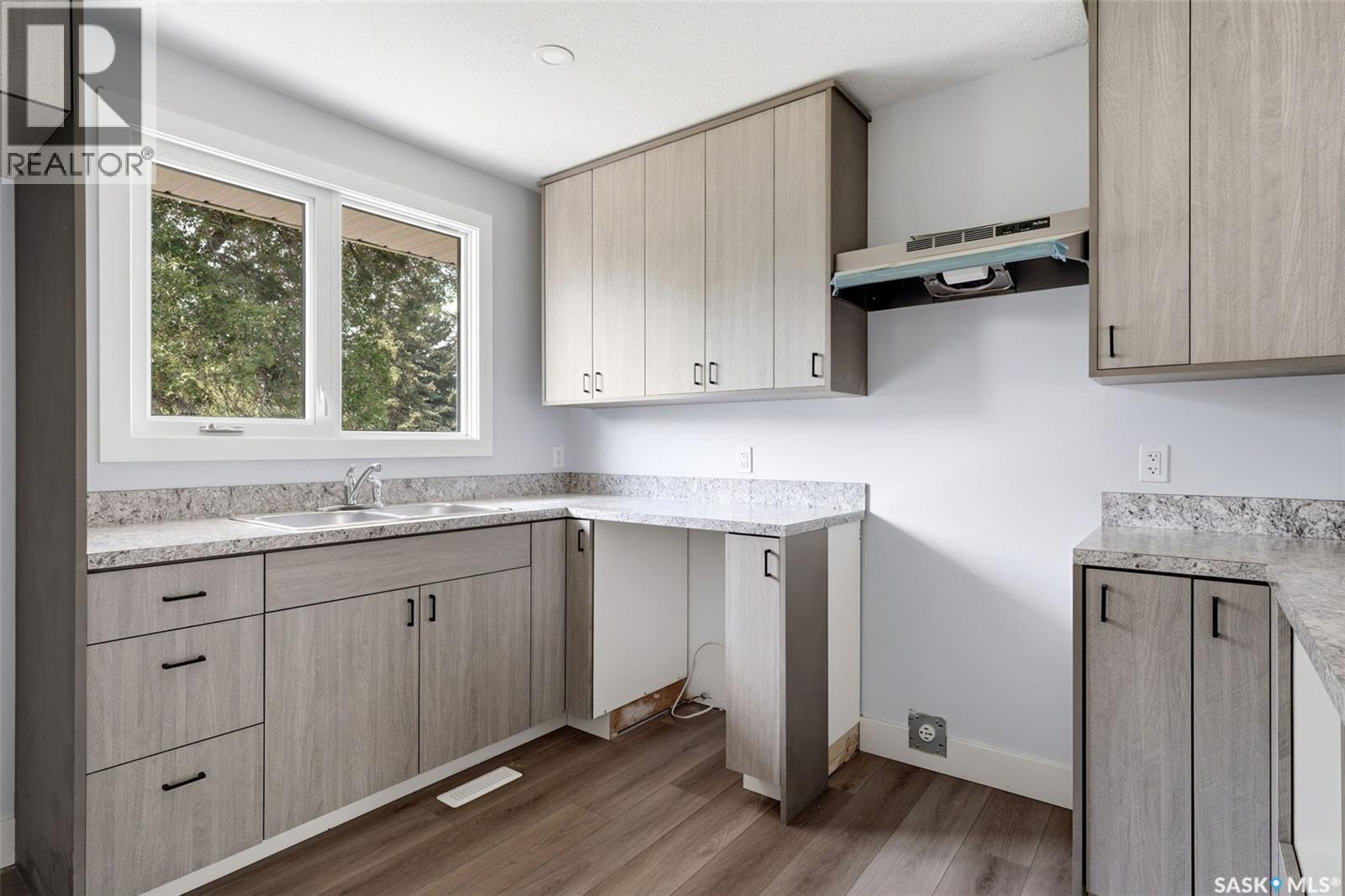 10 Osborne Crescent, Regina, SK - Indoor Photo Showing Kitchen