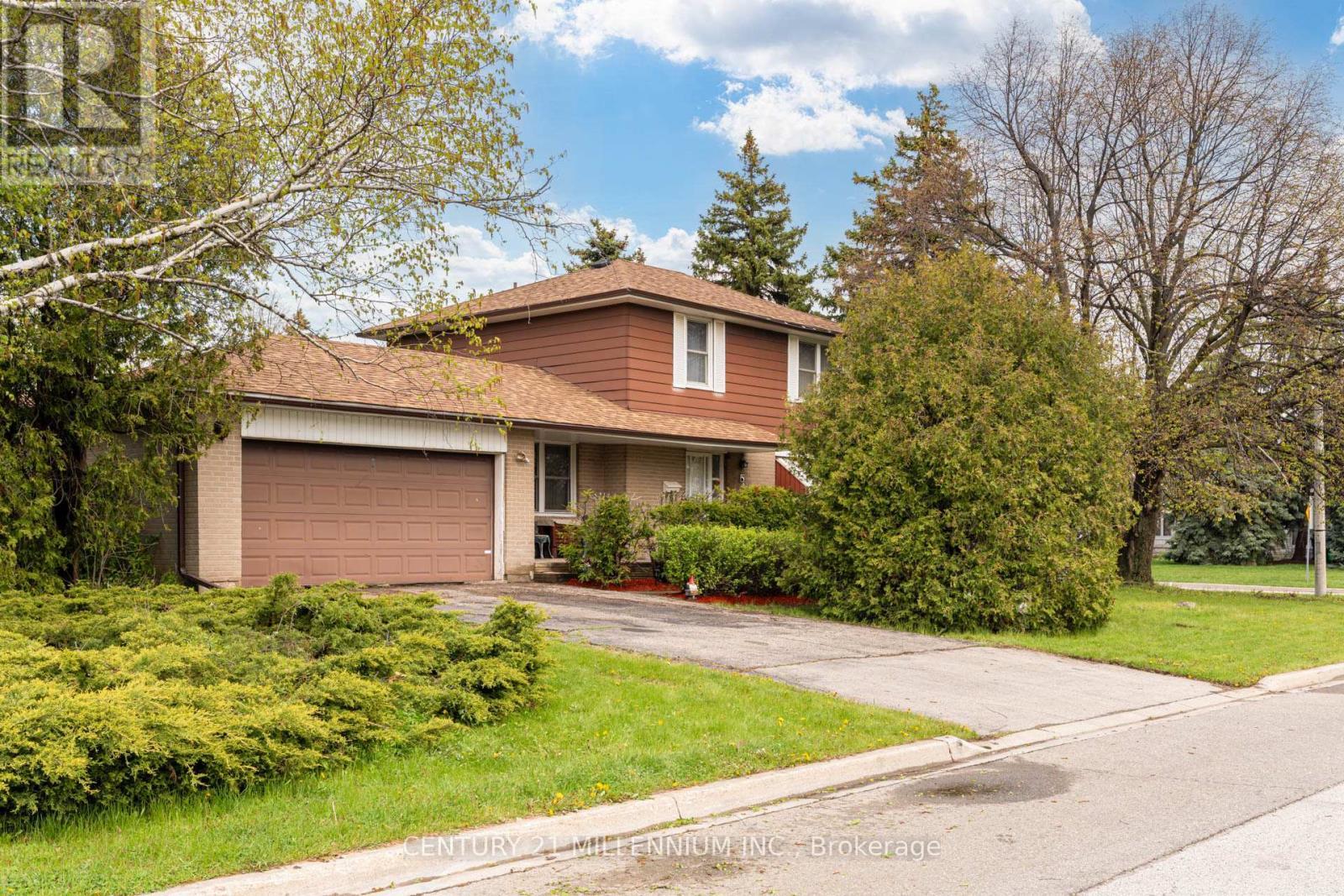 2 Durham Crescent, Brampton, ON - Outdoor