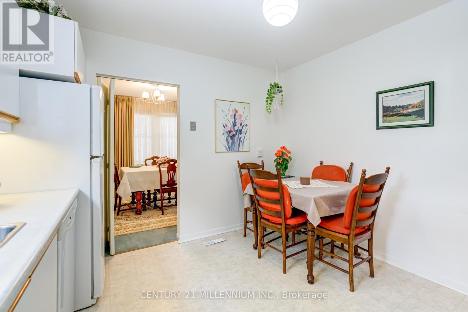 2 Durham Crescent, Brampton, ON - Indoor