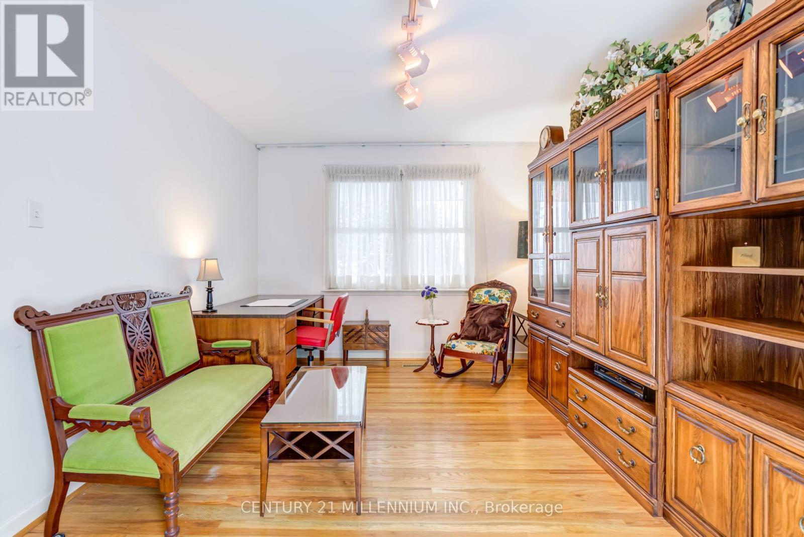2 Durham Crescent, Brampton, ON - Indoor