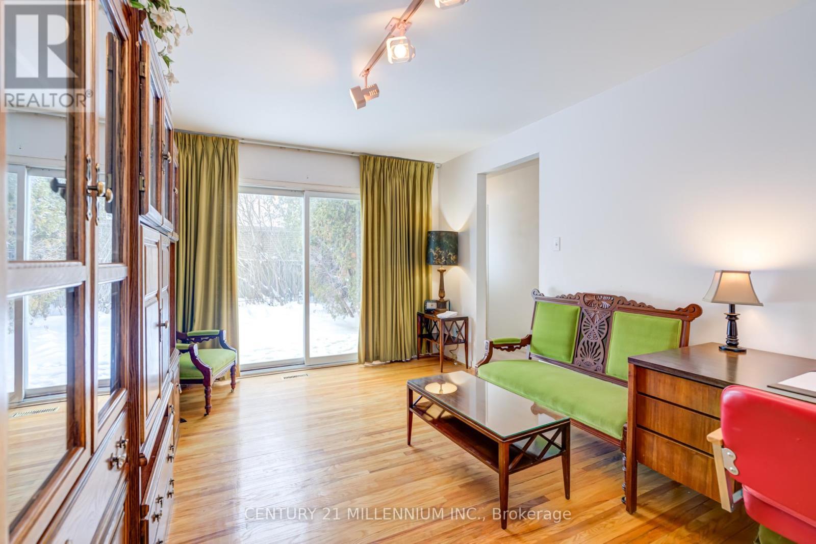 2 Durham Crescent, Brampton, ON - Indoor