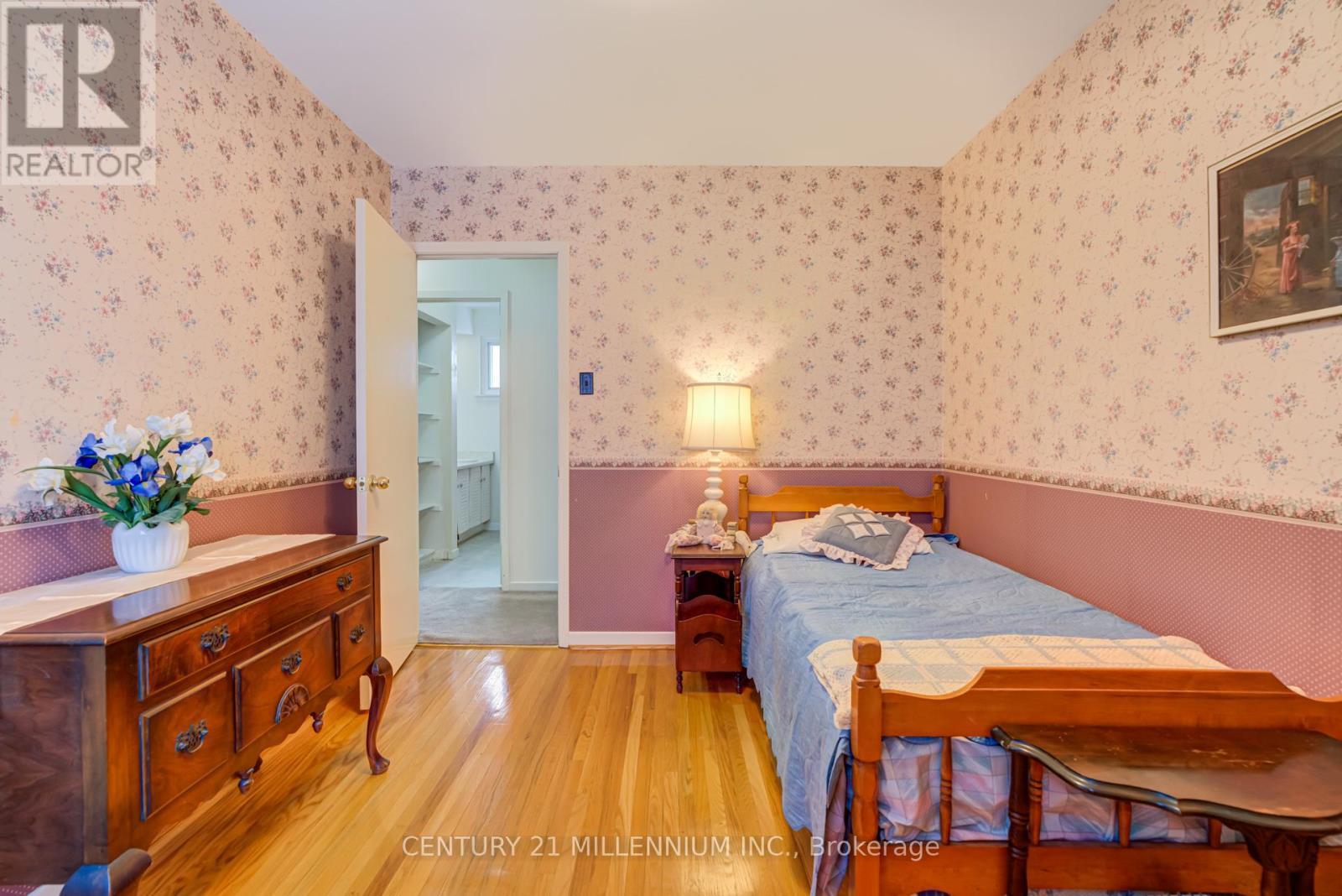 2 Durham Crescent, Brampton, ON - Indoor