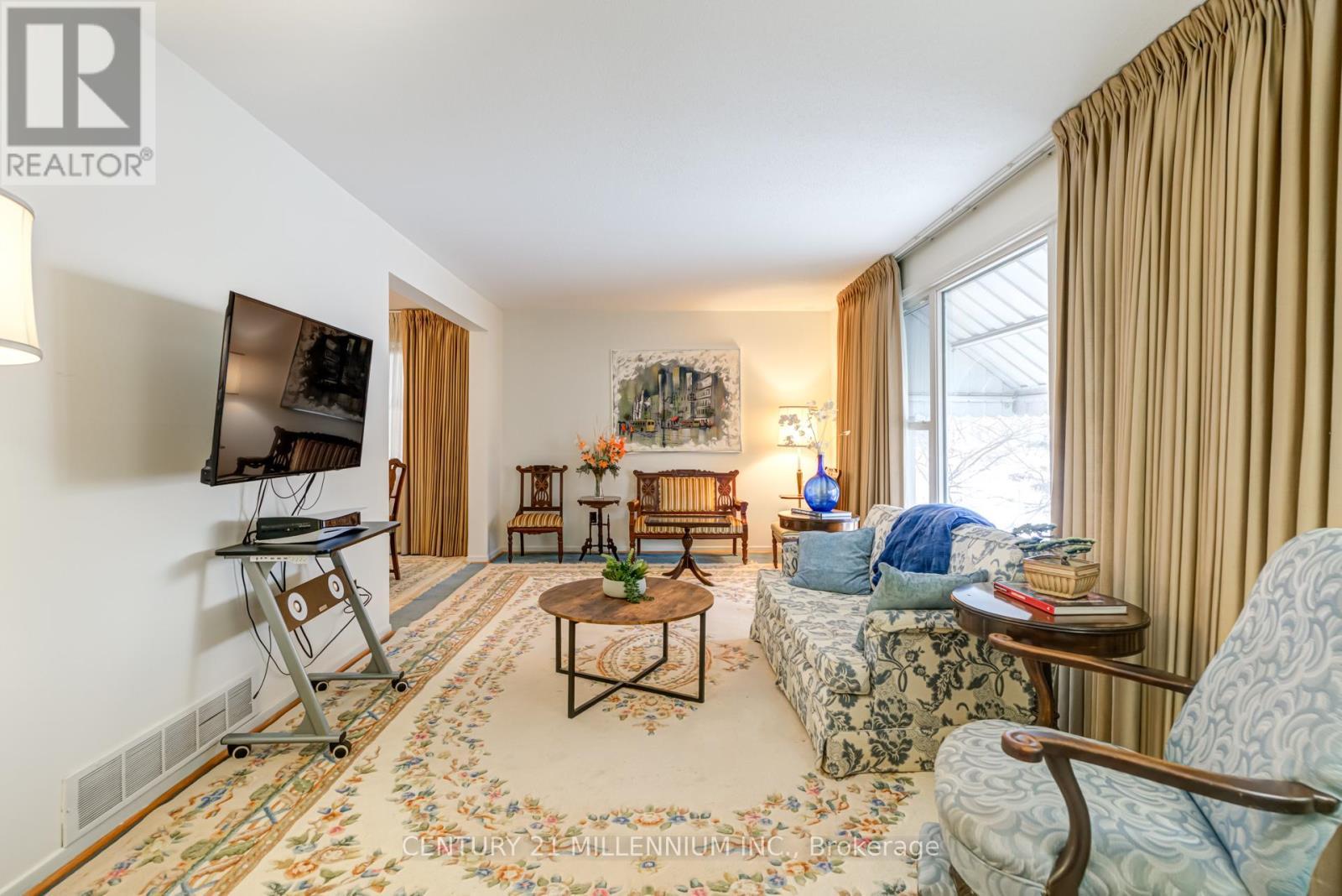 2 Durham Crescent, Brampton, ON - Indoor Photo Showing Living Room