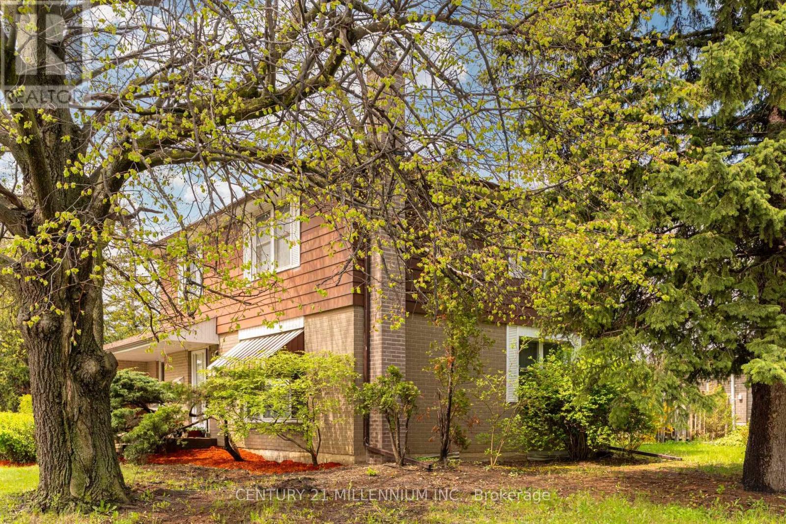 2 Durham Crescent, Brampton, ON - Outdoor