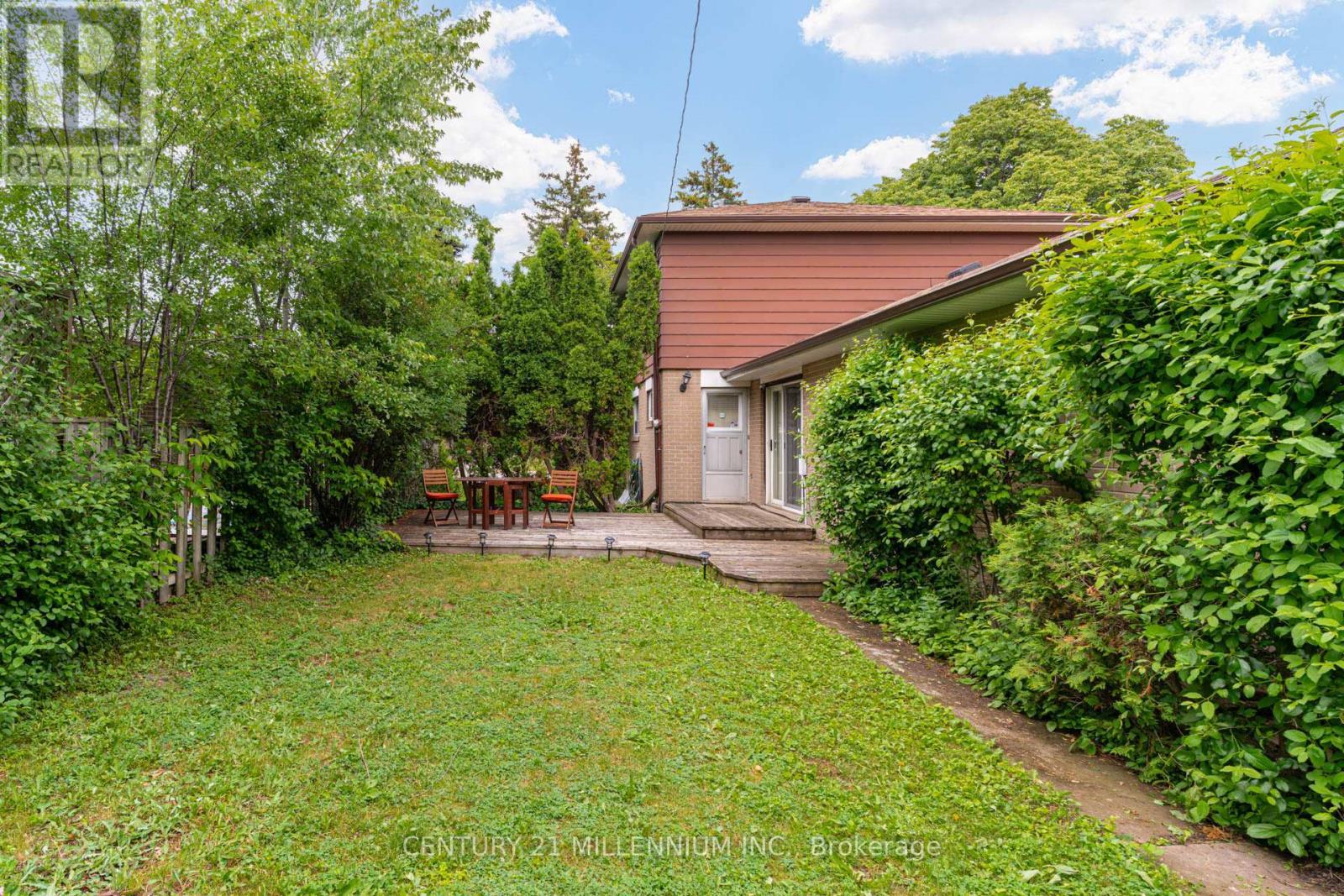 2 Durham Crescent, Brampton, ON - Outdoor