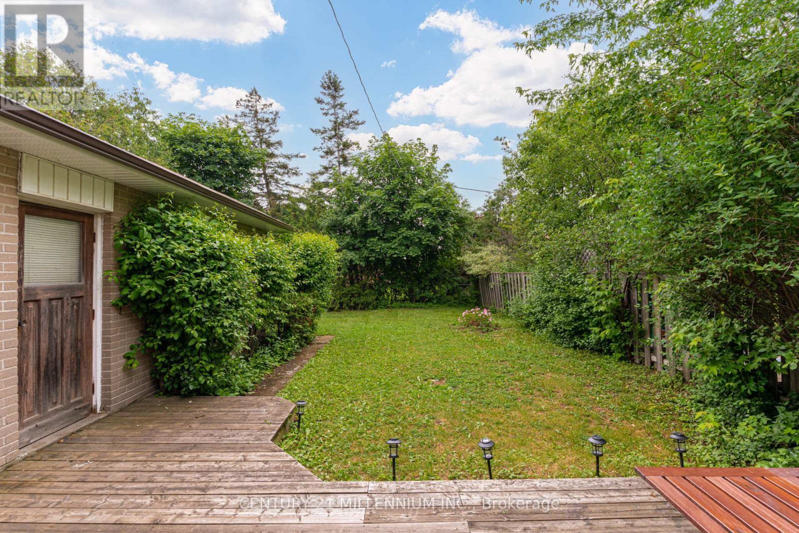 2 Durham Crescent, Brampton, ON - Outdoor
