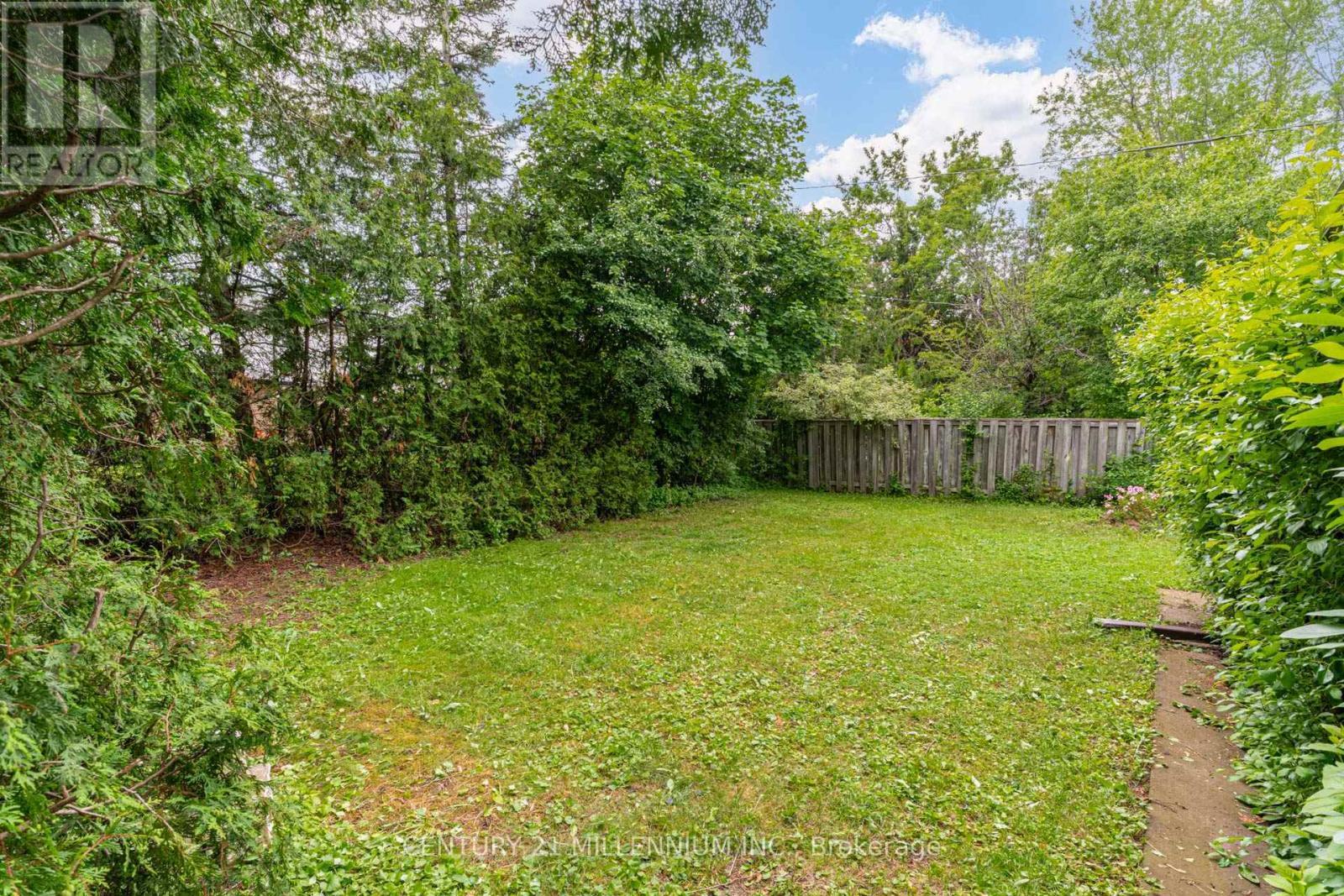2 Durham Crescent, Brampton, ON - Outdoor