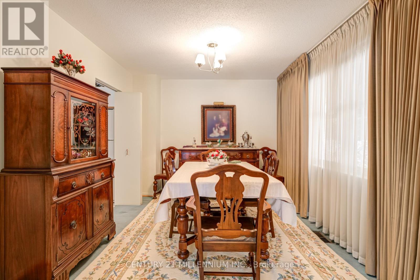 2 Durham Crescent, Brampton, ON - Indoor Photo Showing Dining Room