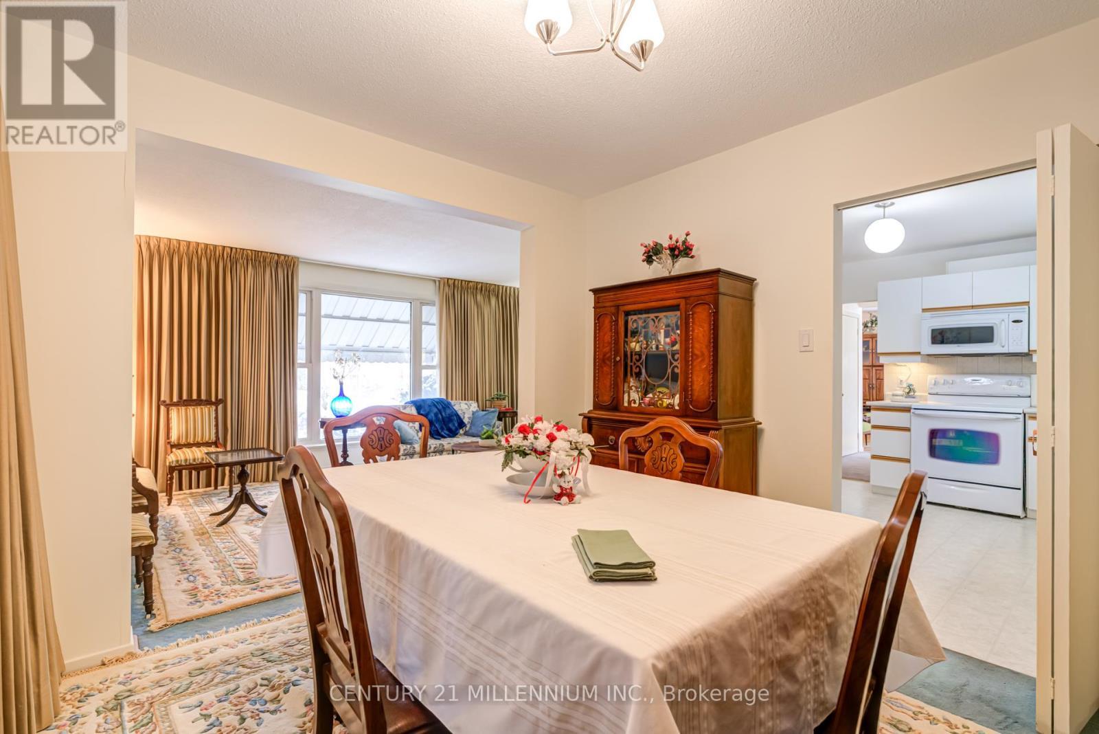 2 Durham Crescent, Brampton, ON - Indoor Photo Showing Dining Room