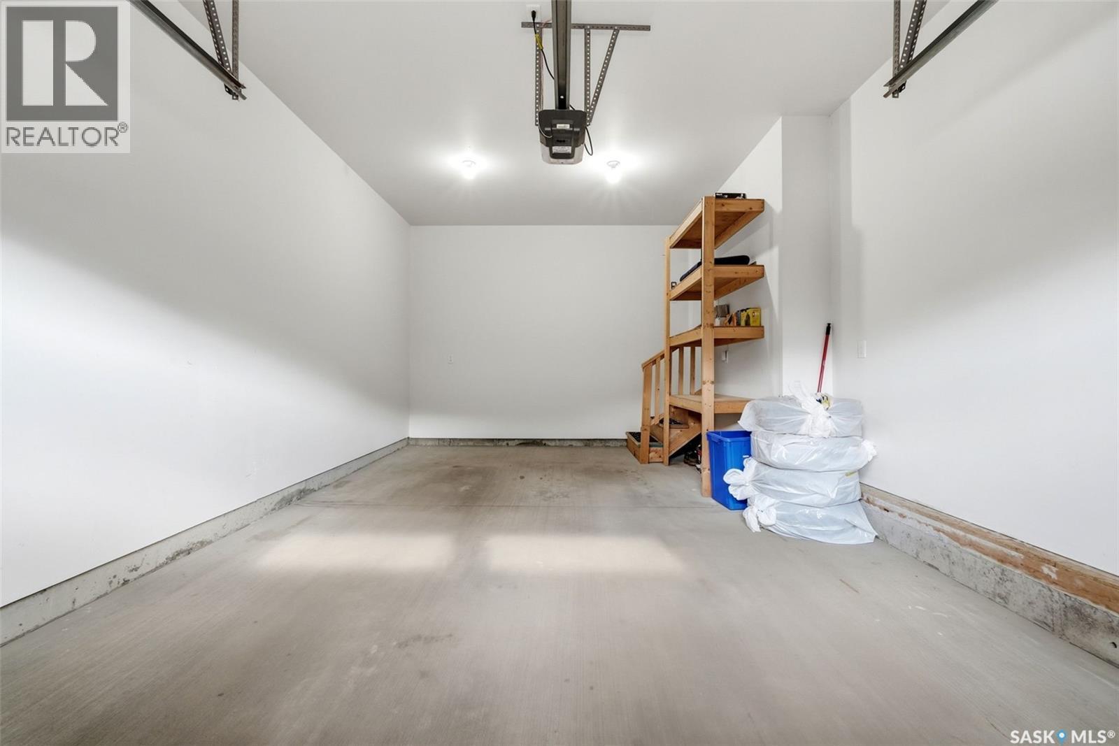 351 4000 Sandhill Crescent, Regina, SK - Indoor Photo Showing Garage