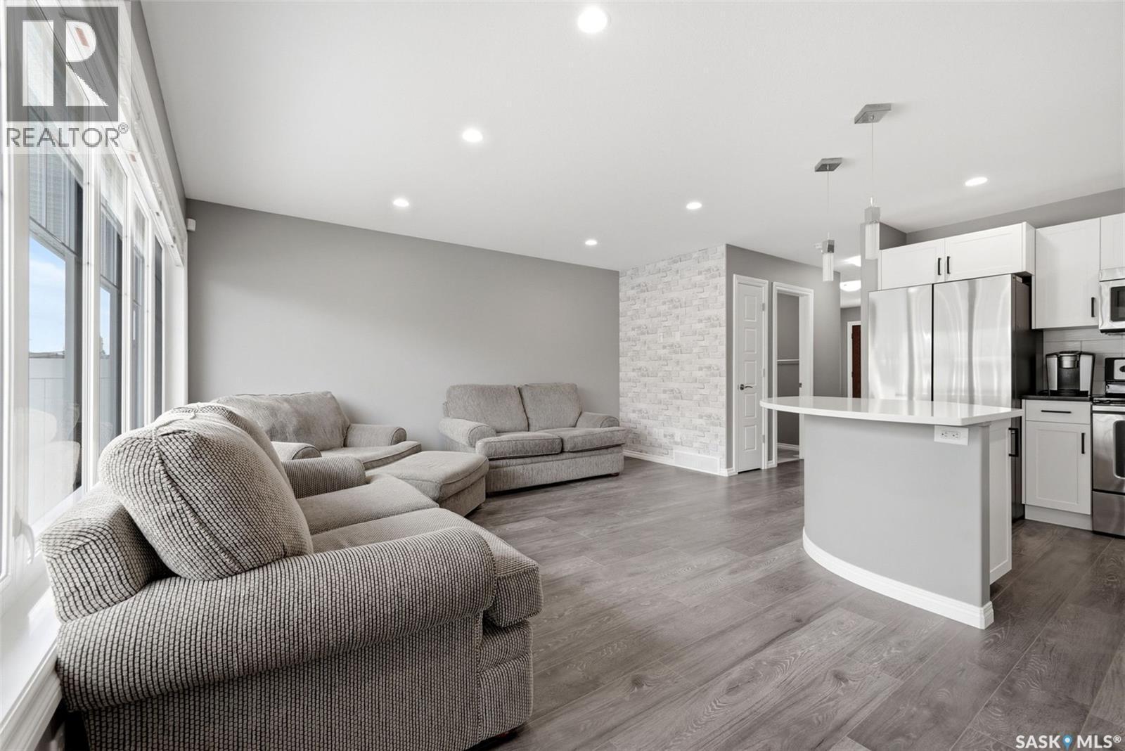 351 4000 Sandhill Crescent, Regina, SK - Indoor Photo Showing Kitchen With Upgraded Kitchen