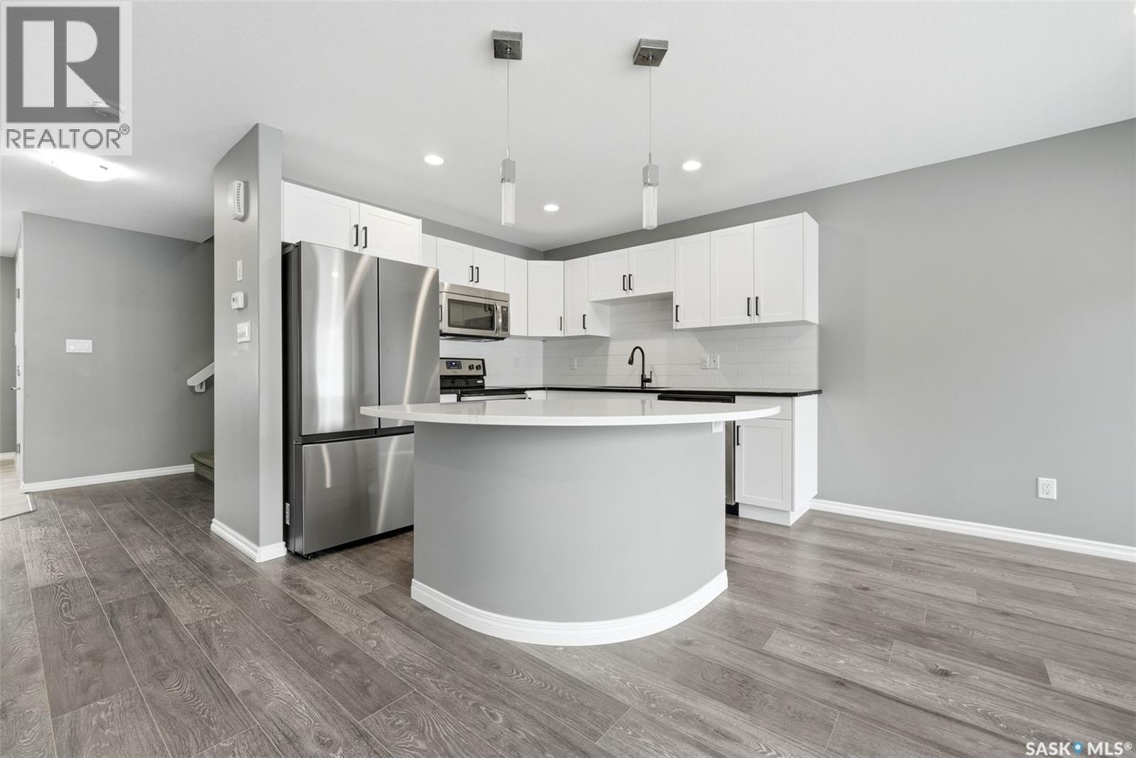 351 4000 Sandhill Crescent, Regina, SK - Indoor Photo Showing Kitchen With Upgraded Kitchen