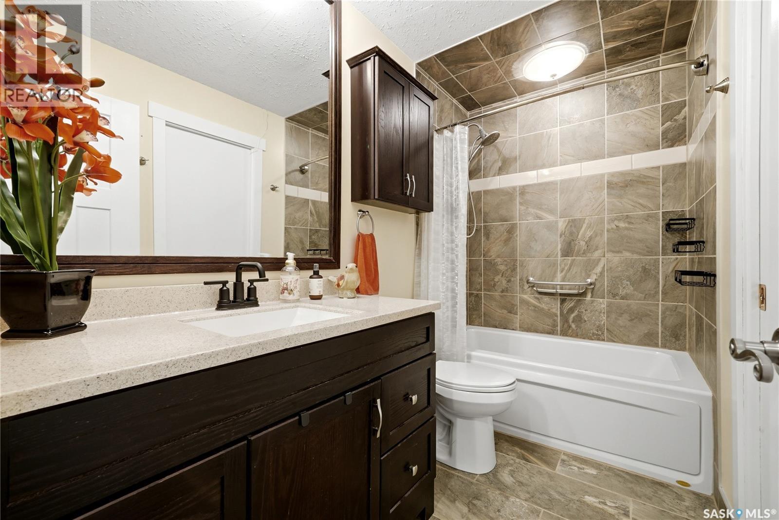 114 Mcsherry Crescent, Regina, SK - Indoor Photo Showing Bathroom