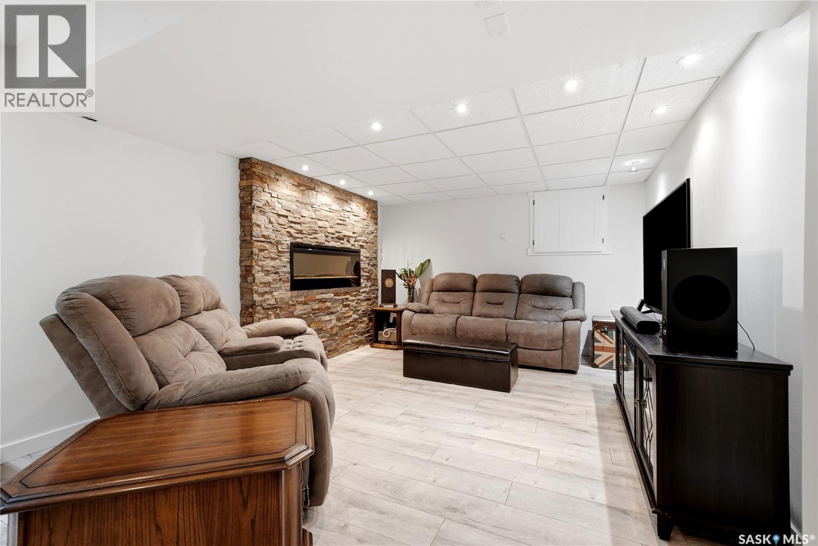 114 Mcsherry Crescent, Regina, SK - Indoor With Fireplace