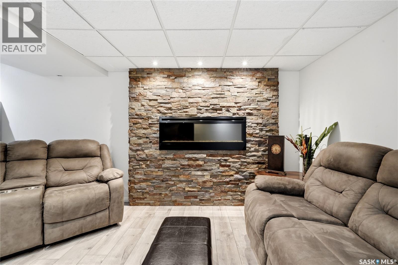 114 Mcsherry Crescent, Regina, SK - Indoor Photo Showing Living Room With Fireplace
