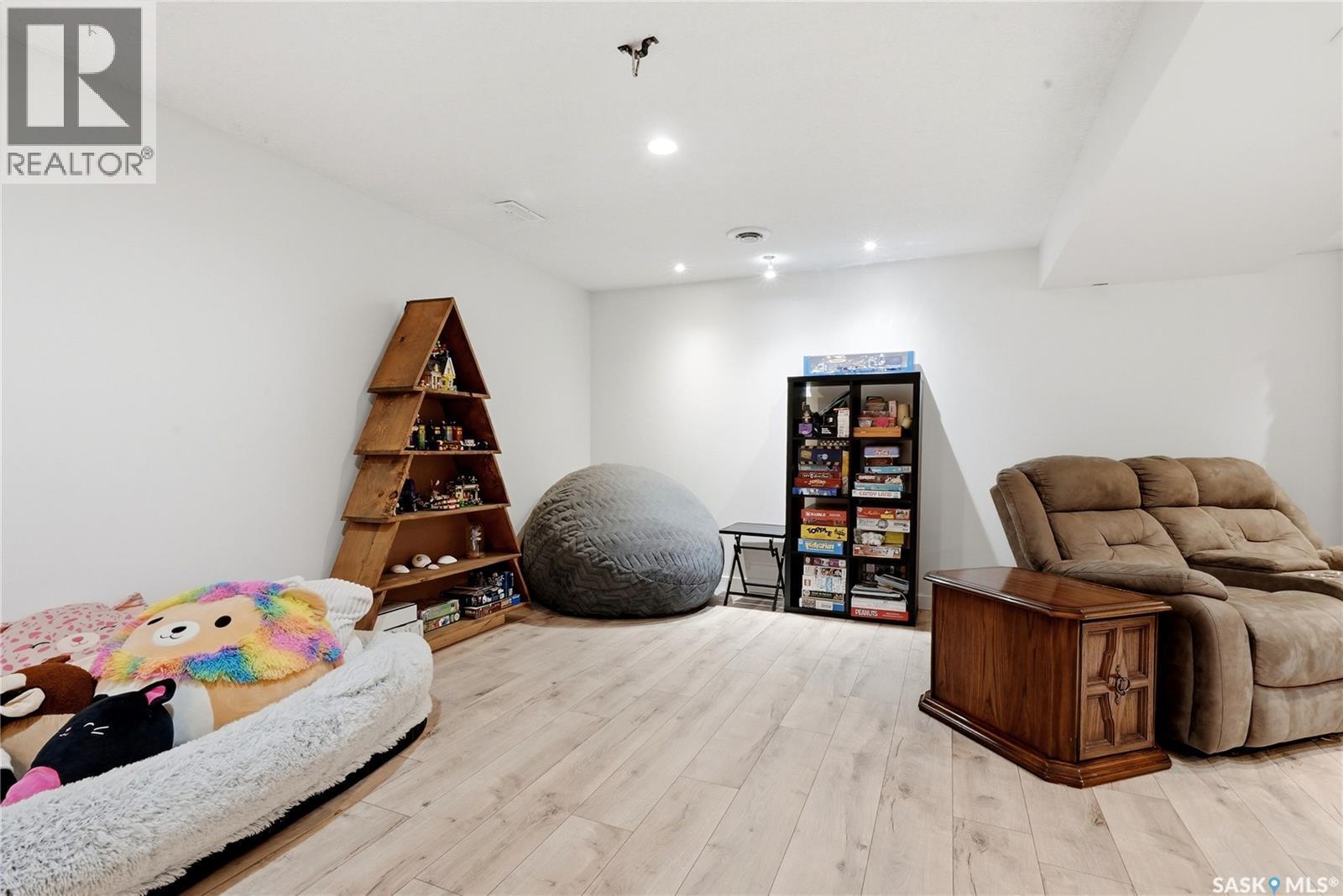 114 Mcsherry Crescent, Regina, SK - Indoor