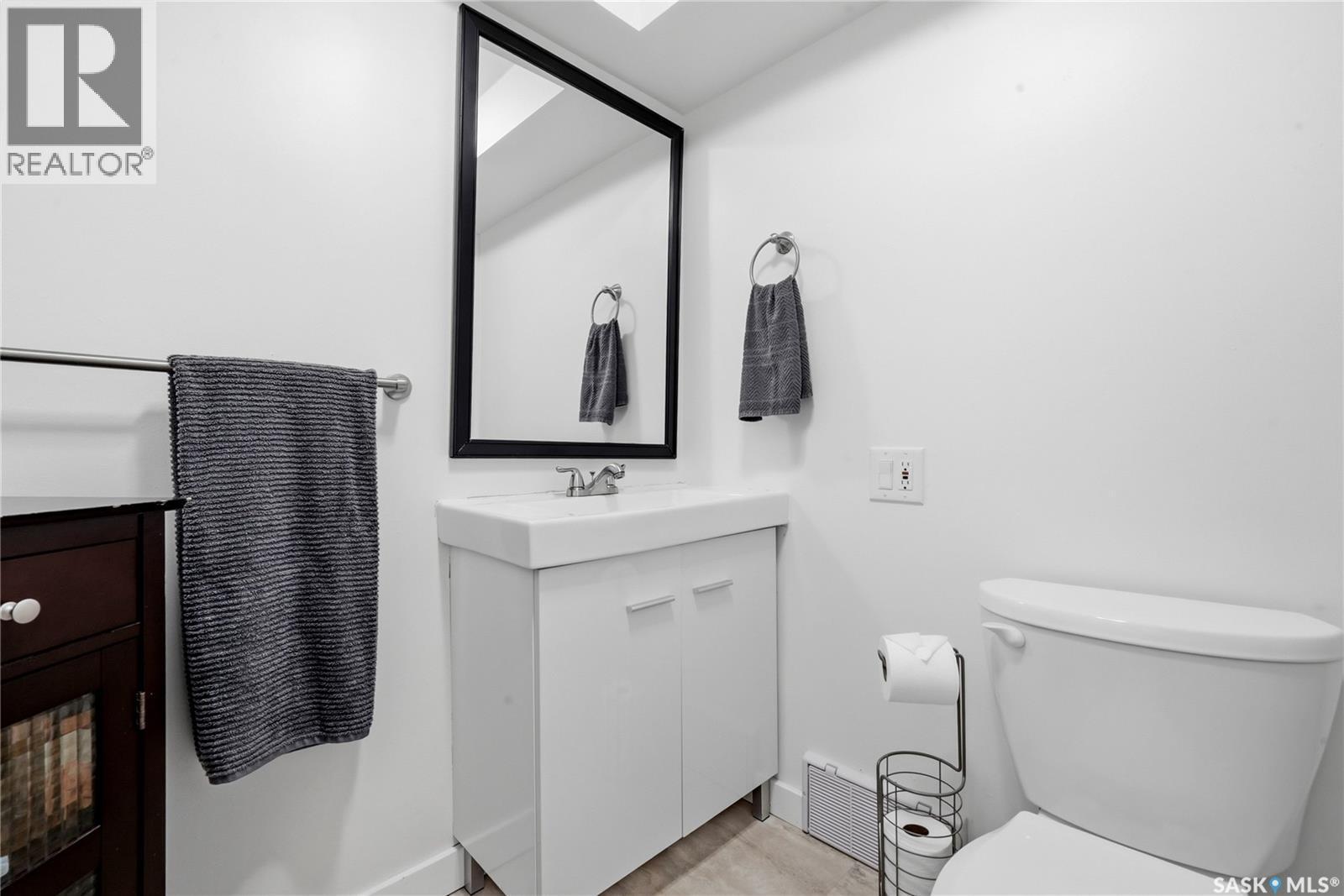 114 Mcsherry Crescent, Regina, SK - Indoor Photo Showing Bathroom