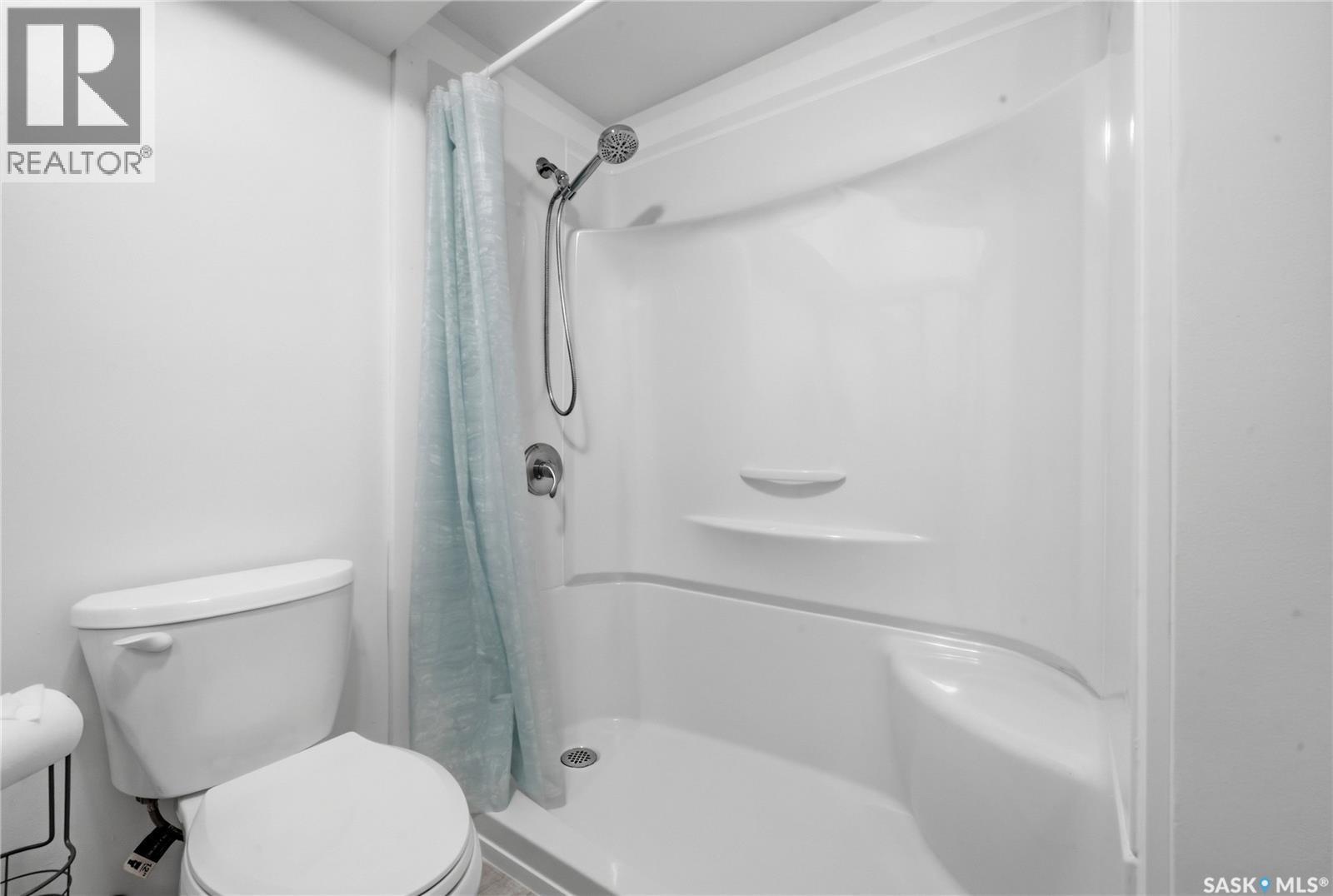114 Mcsherry Crescent, Regina, SK - Indoor Photo Showing Bathroom