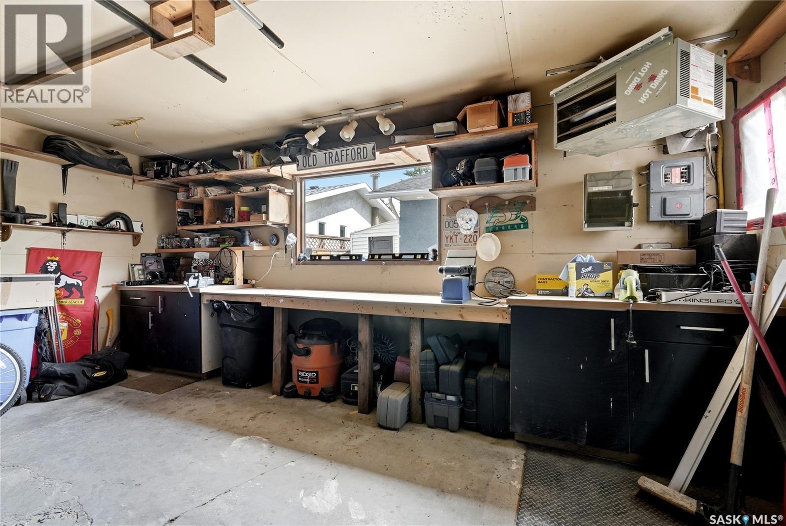 114 Mcsherry Crescent, Regina, SK - Indoor Photo Showing Garage