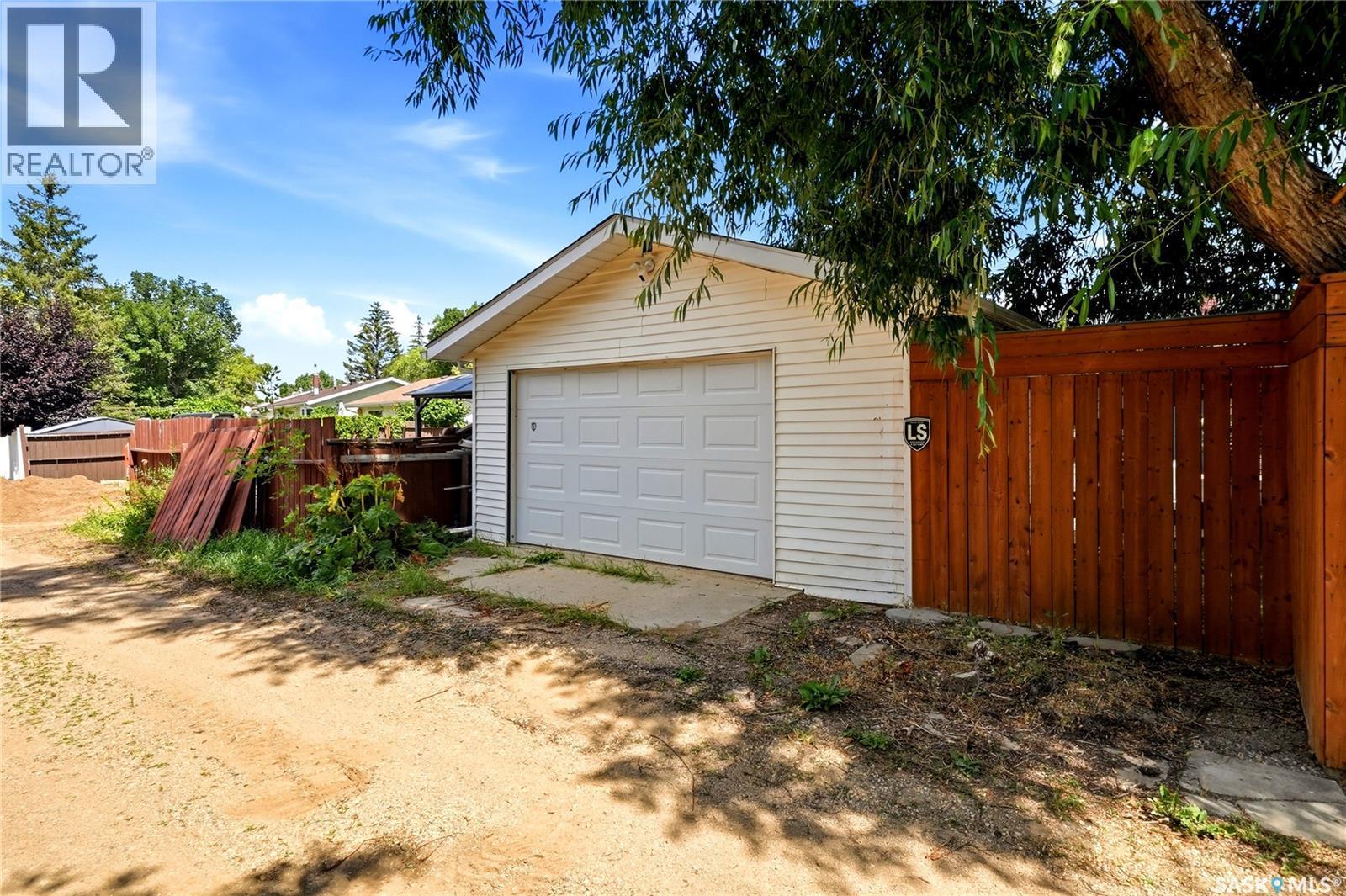 114 Mcsherry Crescent, Regina, SK - Outdoor With Exterior