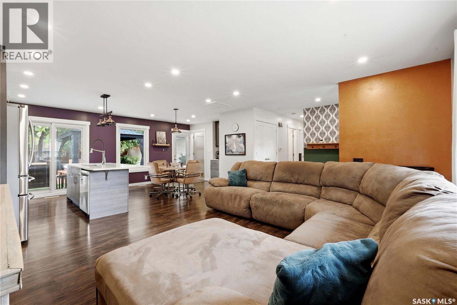 114 Mcsherry Crescent, Regina, SK - Indoor Photo Showing Living Room