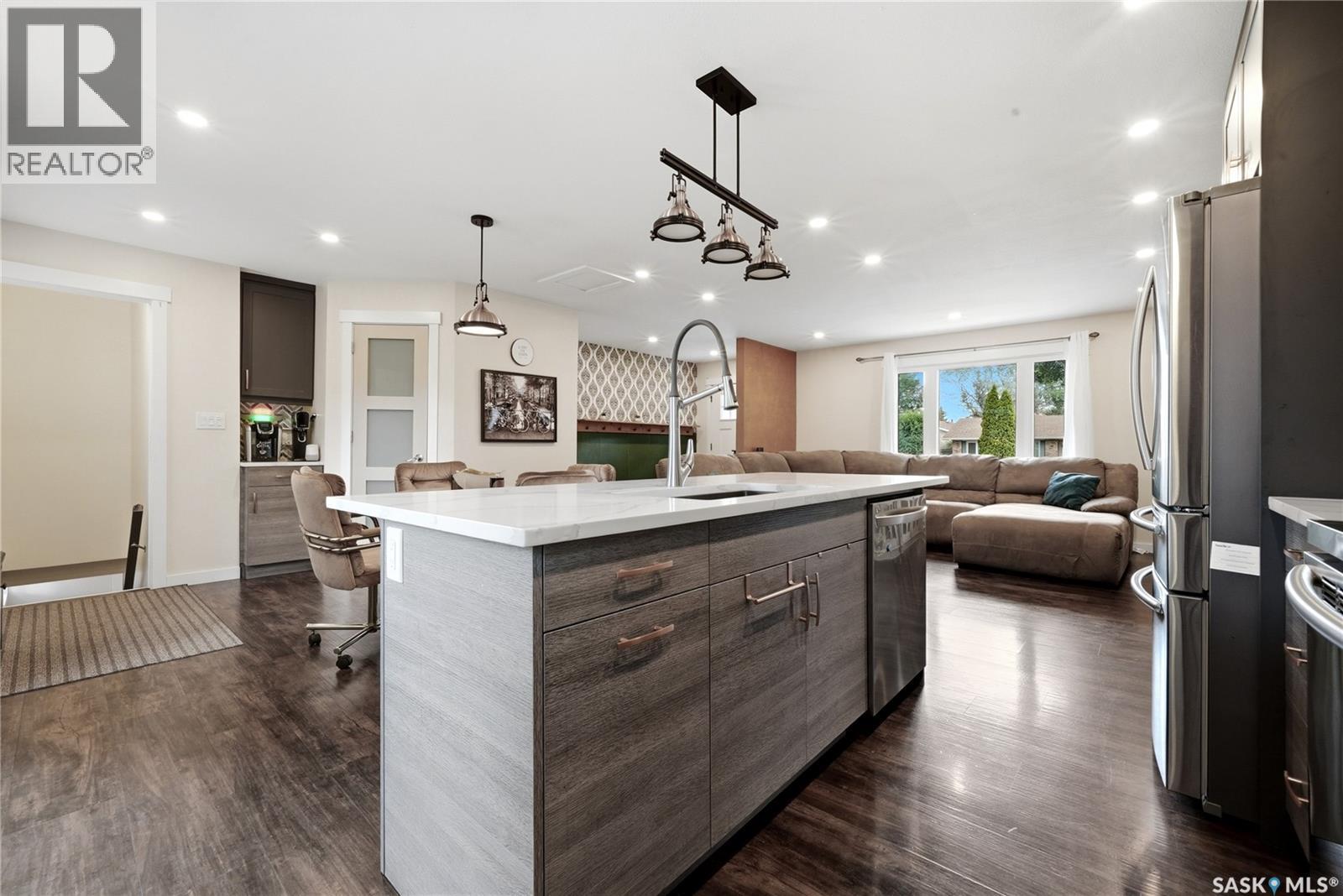 114 Mcsherry Crescent, Regina, SK - Indoor Photo Showing Kitchen With Upgraded Kitchen