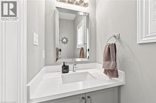 41 Aquasanta Crescent, Hamilton, ON - Indoor Photo Showing Bathroom