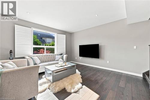 41 Aquasanta Crescent, Hamilton, ON - Indoor Photo Showing Living Room