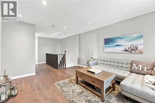 41 Aquasanta Crescent, Hamilton, ON - Indoor Photo Showing Living Room