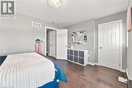 41 Aquasanta Crescent, Hamilton, ON - Indoor Photo Showing Bedroom