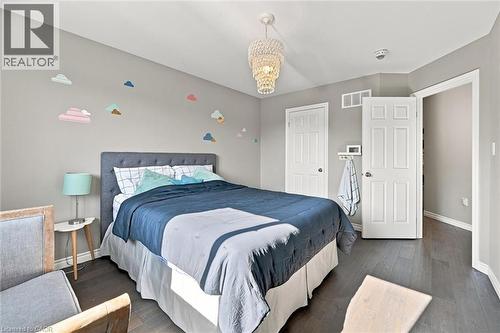 41 Aquasanta Crescent, Hamilton, ON - Indoor Photo Showing Bedroom