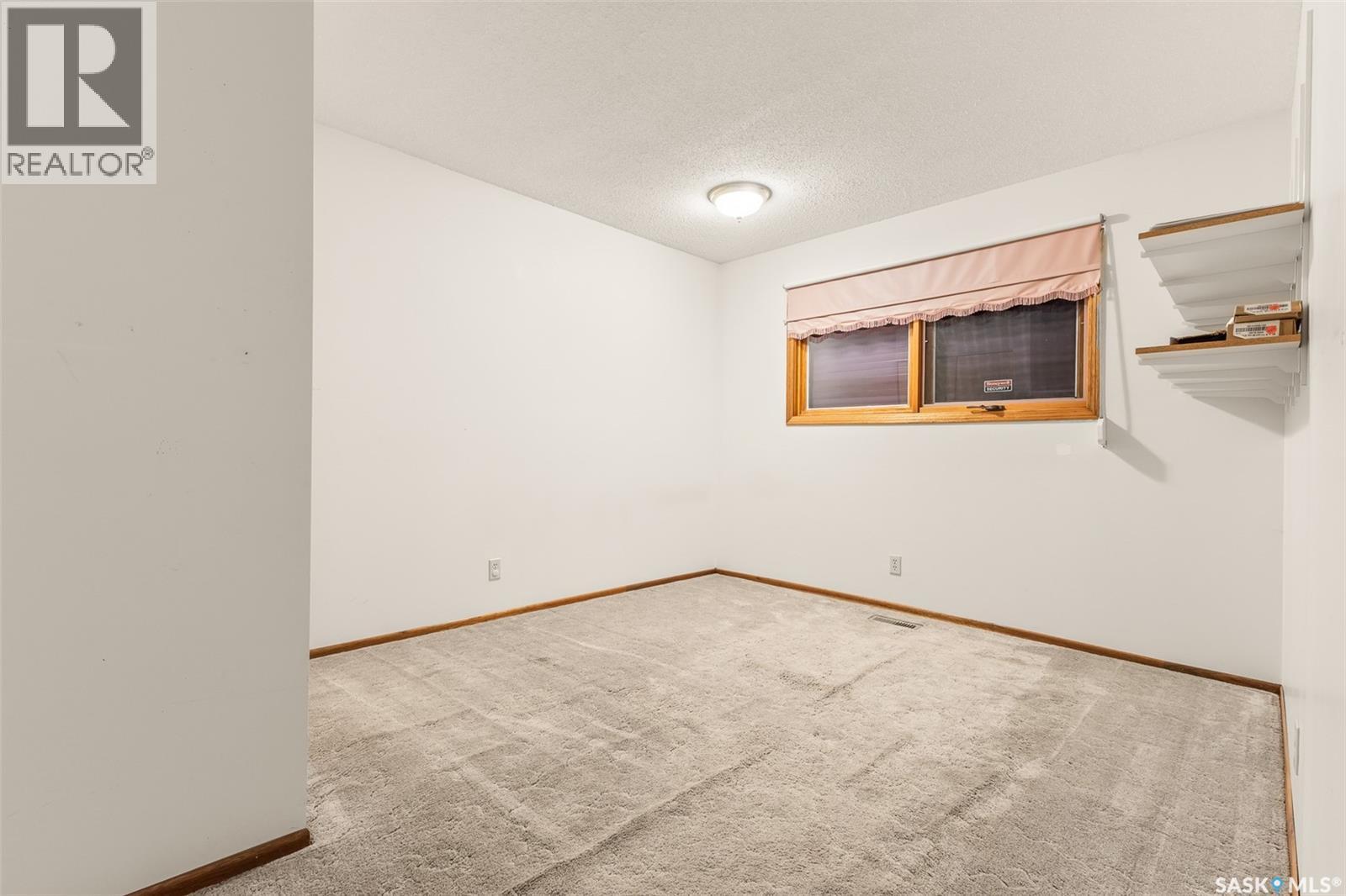 6142 7Th Avenue N, Regina, SK - Indoor Photo Showing Other Room