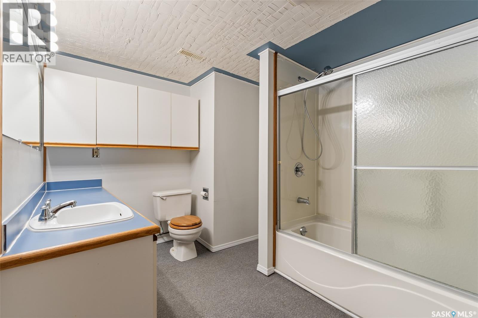 6142 7Th Avenue N, Regina, SK - Indoor Photo Showing Bathroom