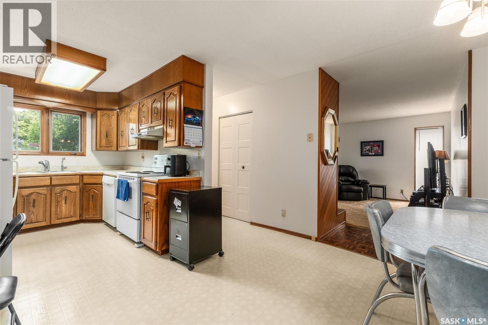 6142 7Th Avenue N, Regina, SK - Indoor