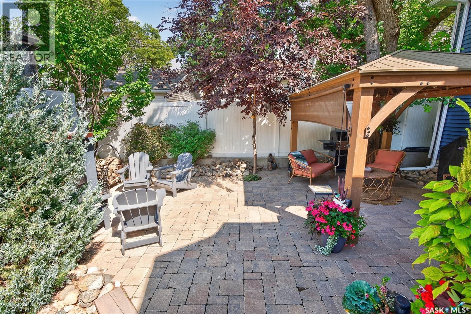 1046 Clifton Avenue, Moose Jaw, SK - Outdoor With Deck Patio Veranda